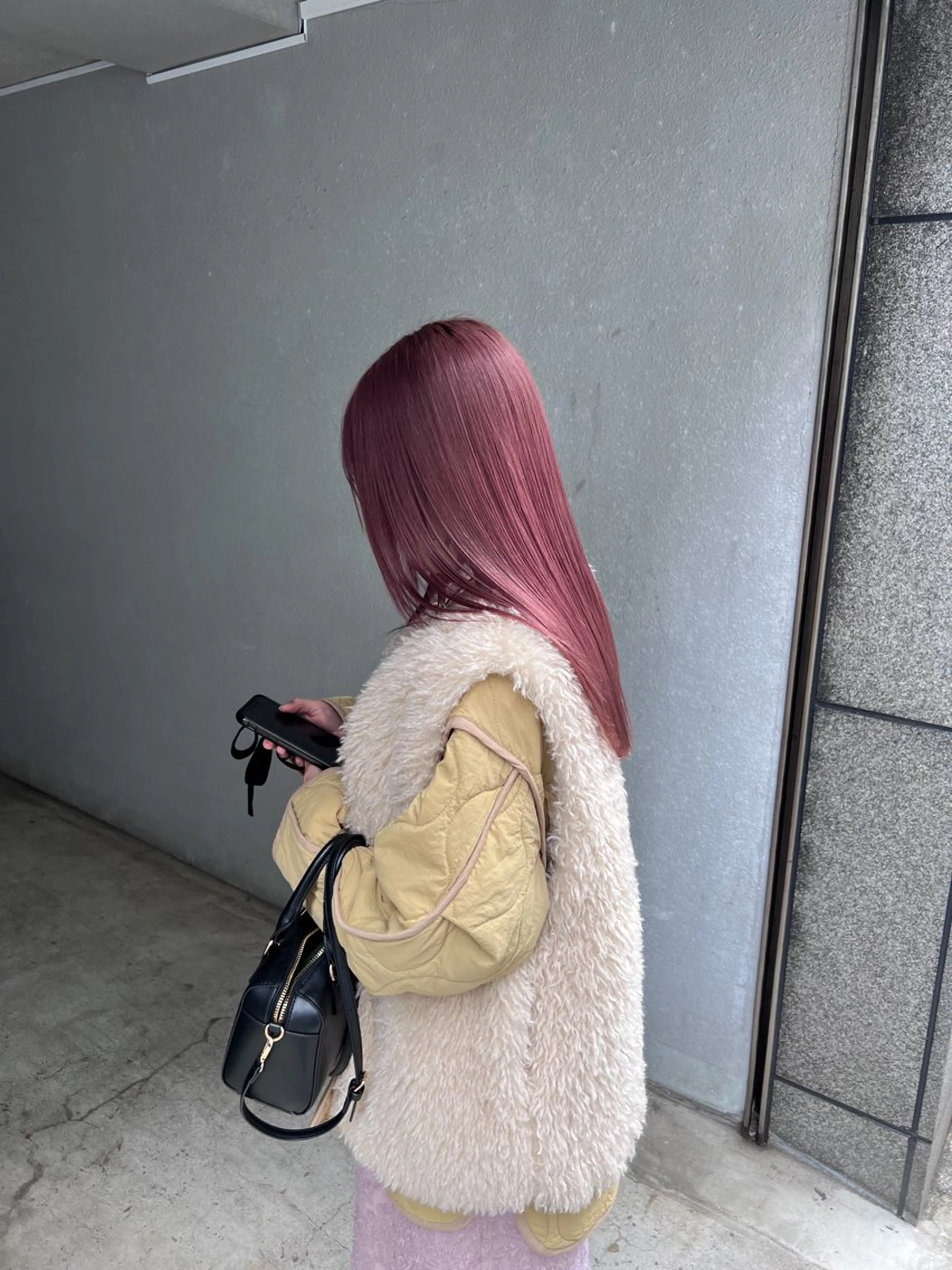 セミロング カラー ピンクカラー レッドカラー カット ヘアカラー トリートメント ムラ修正💎 艶髪ハイトーン💎のヘアスタイル