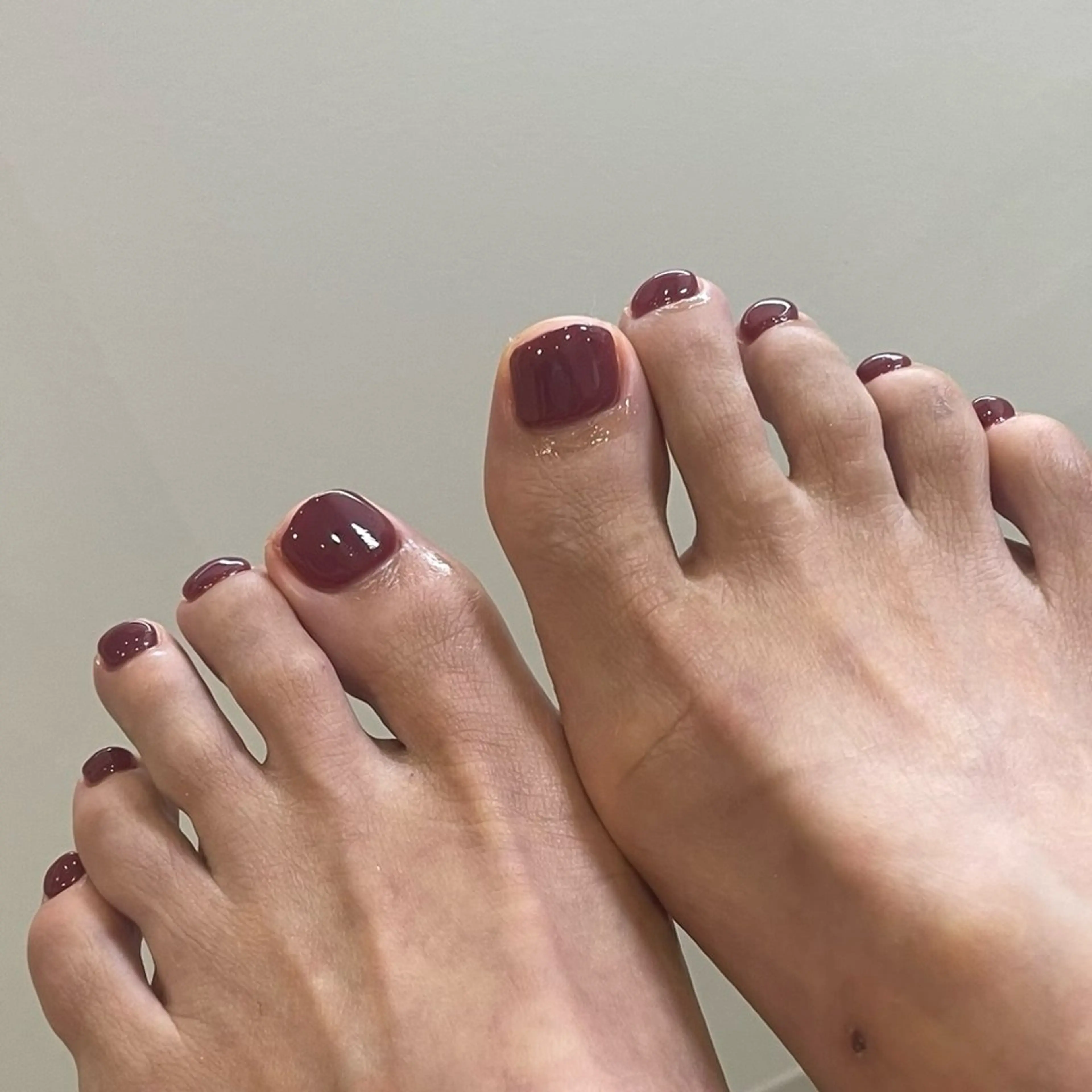 ネイル フットネイル 𝑟𝑖𝑠𝑎 🕯‎🤍のネイルデザイン