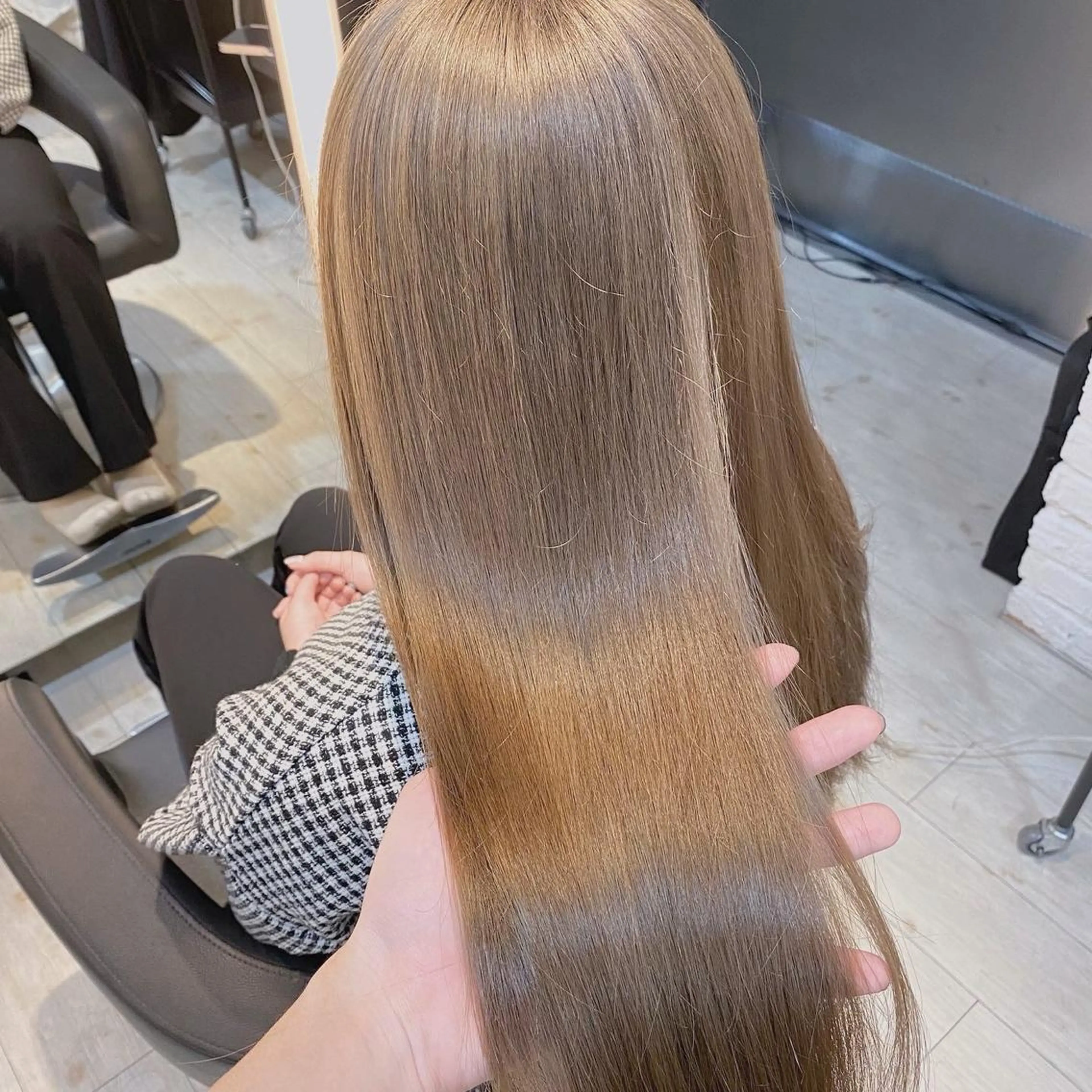 セミロング カラー ベージュカラー ミルクティーベージュ ヘアカラー トリートメント 鈴木/ミルクティー/ ブリーチ/ボブ/のヘアスタイル