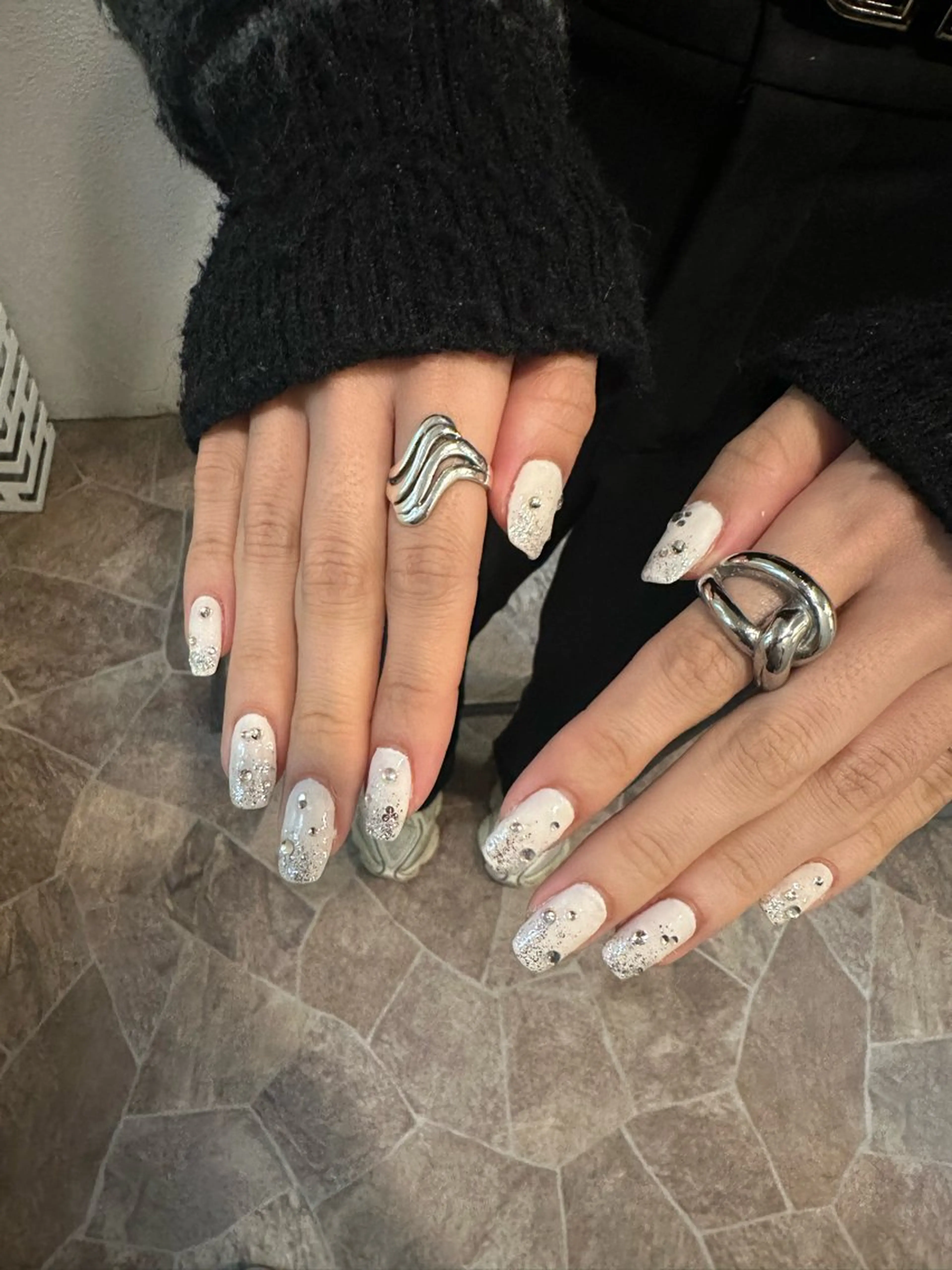 ネイル グラデーション ラメ(グリッター) ラメグラデーション ストーンネイル ハンドネイル WOLTOKYO渋谷 yunaのネイルデザイン