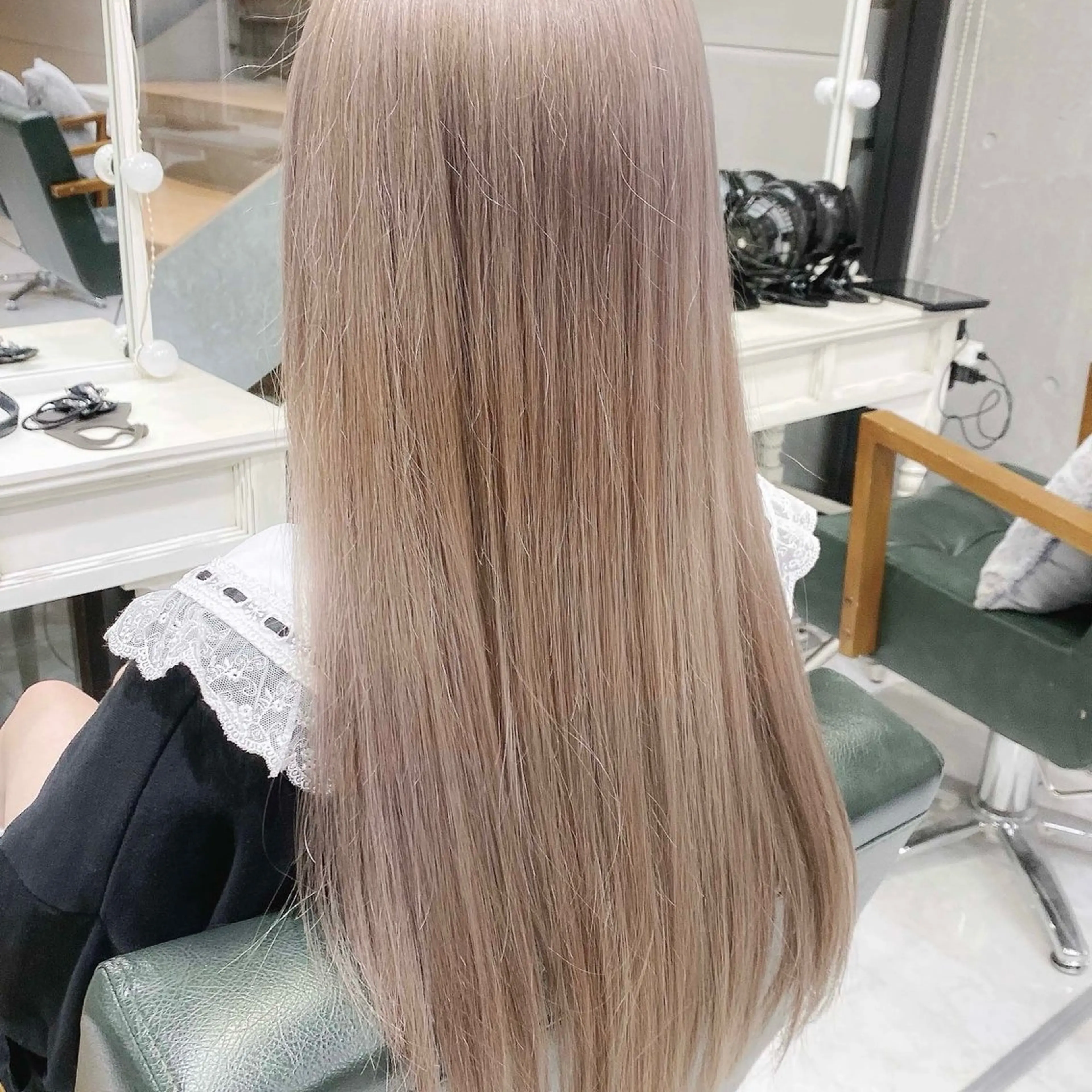 ロング カラー ベージュカラー ブリーチ デザインカラー ハイトーンカラー ホワイトベージュ ヘアカラー トリートメント ヘアセット DAYS Men’sのヘアスタイル