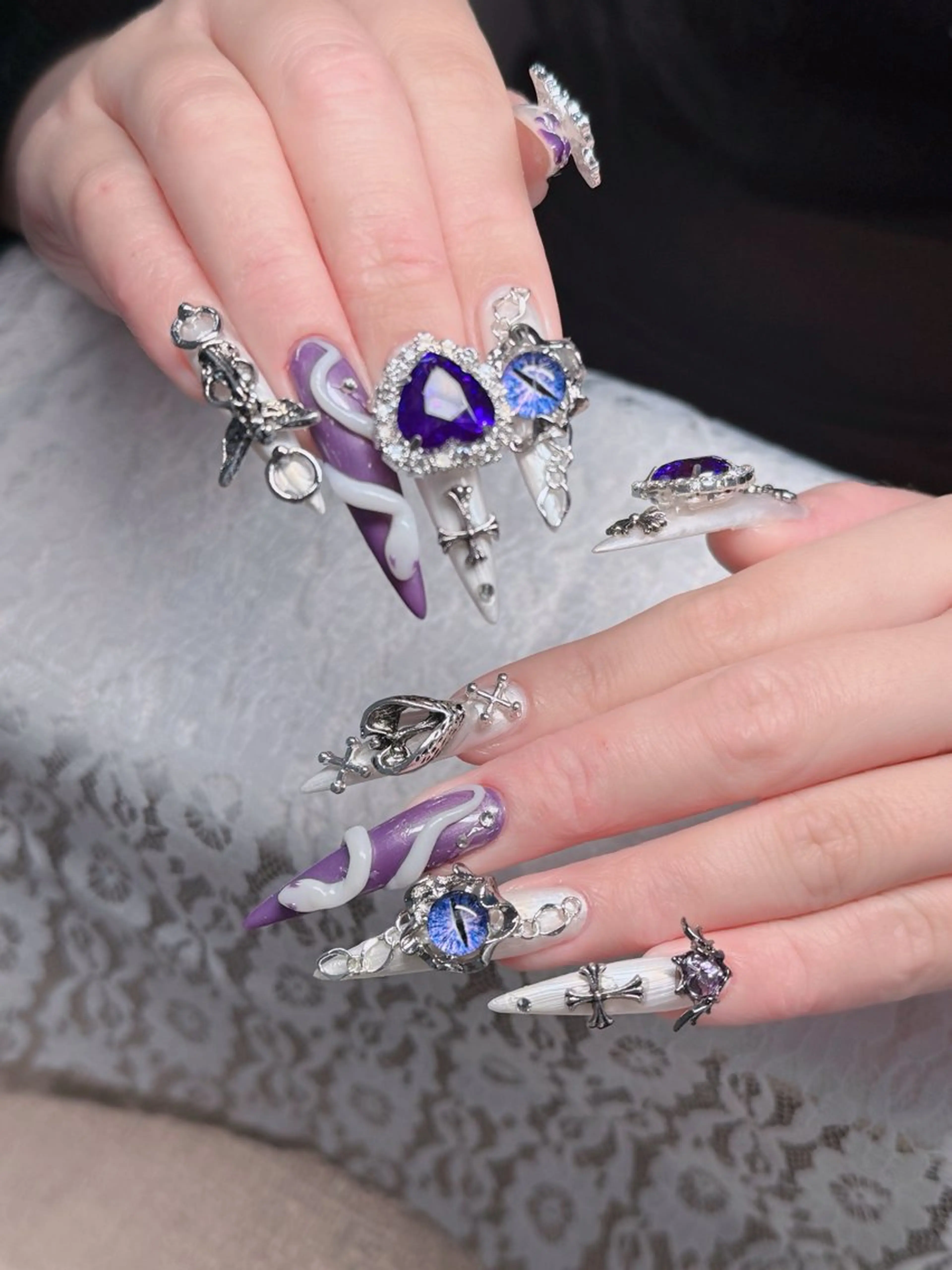 ネイル フレンチネイル ジェルネイル ガラスフレンチ ハロウィン ハート H.baby Nail Salonのネイルデザイン