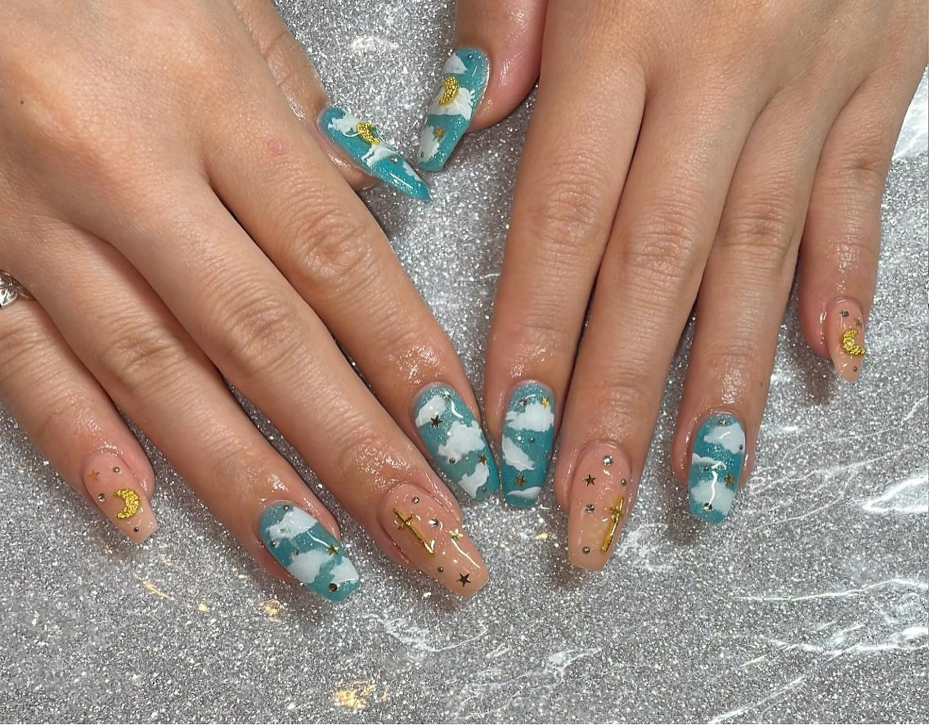 ネイル ハンドネイル VIERU 🌈🎀💖のネイルデザイン