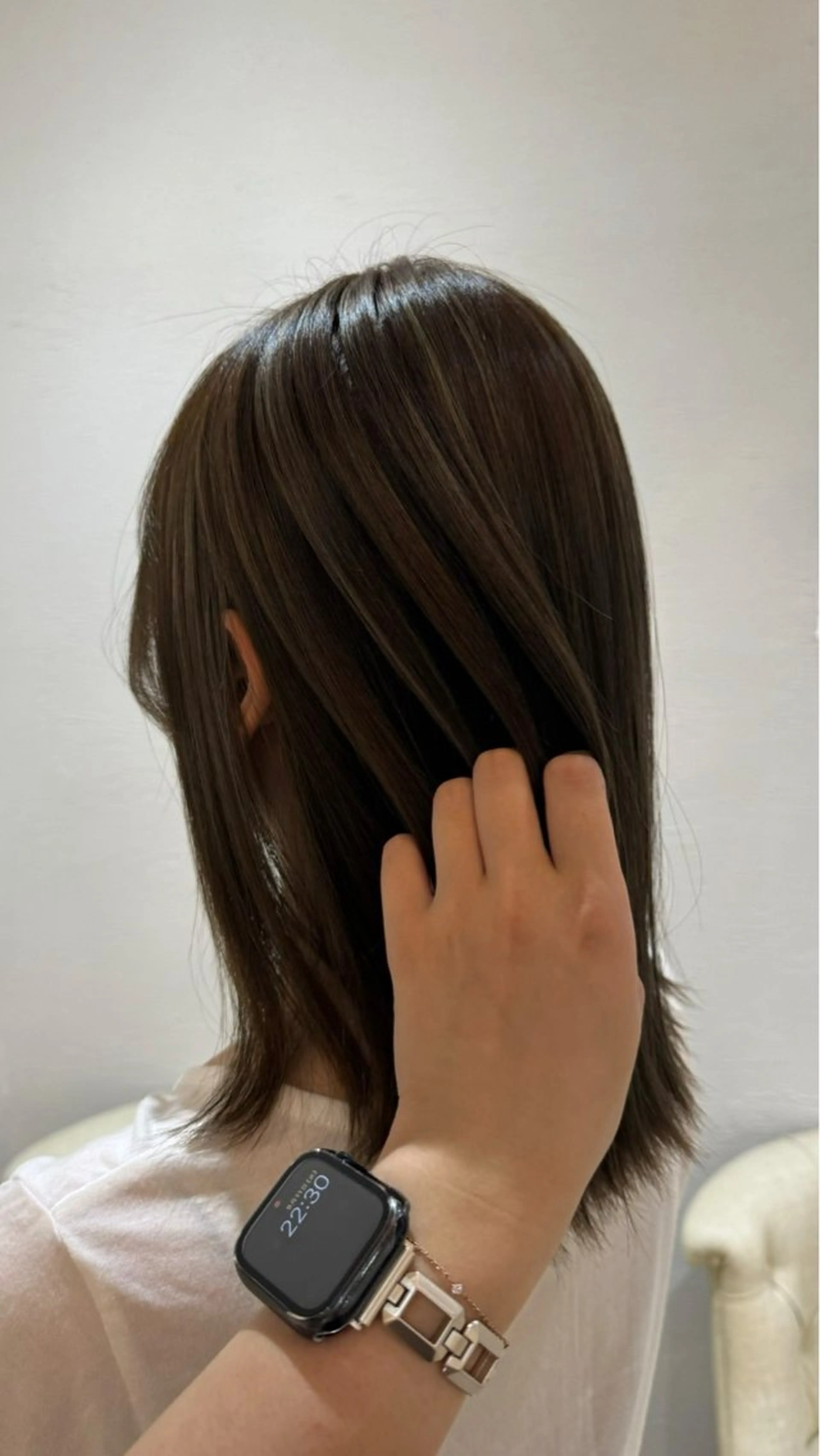 カラー 横江 花梨のヘアスタイル