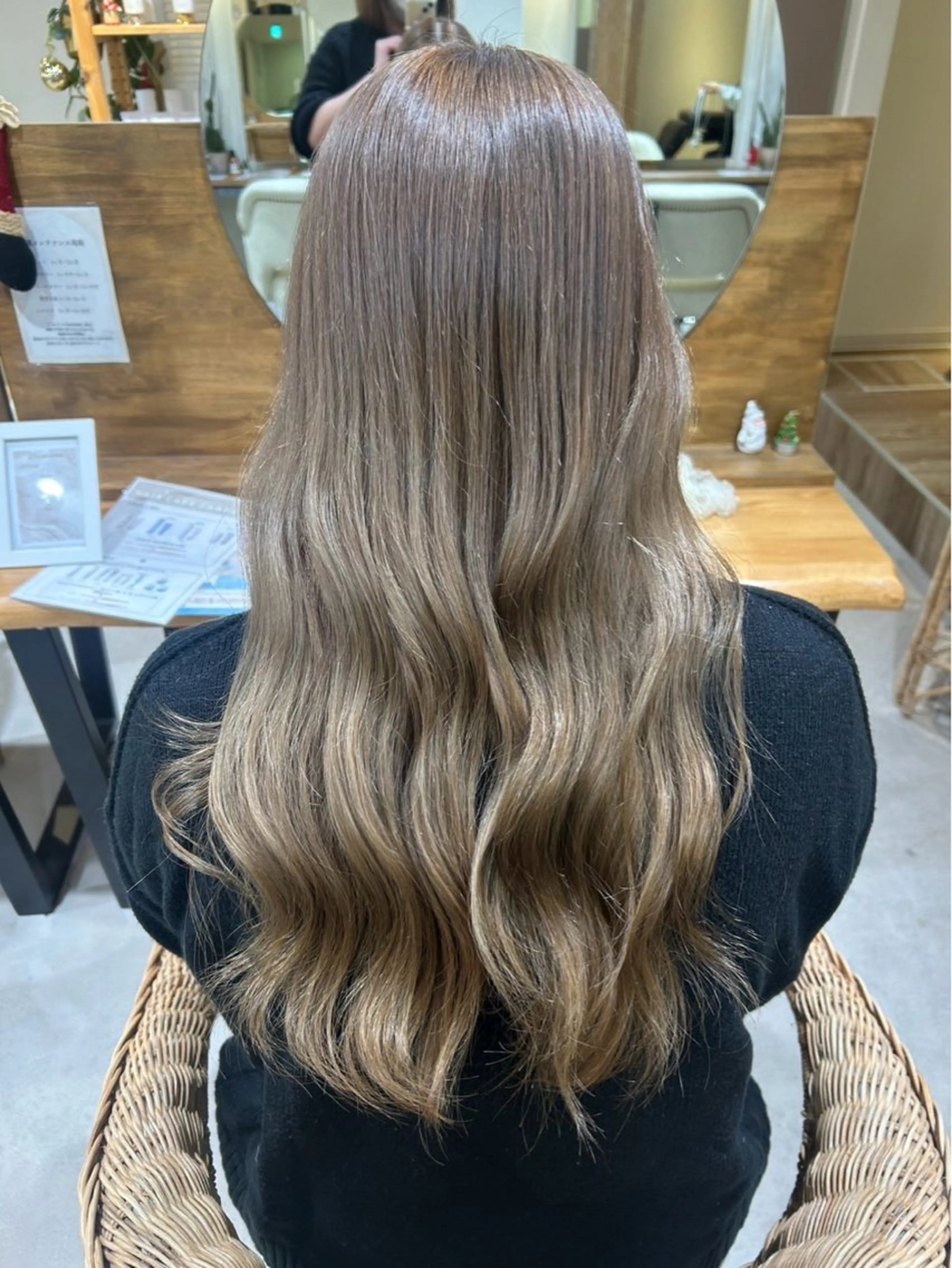 ロング ヘアカラー トリートメント 中岡 心音のヘアスタイル