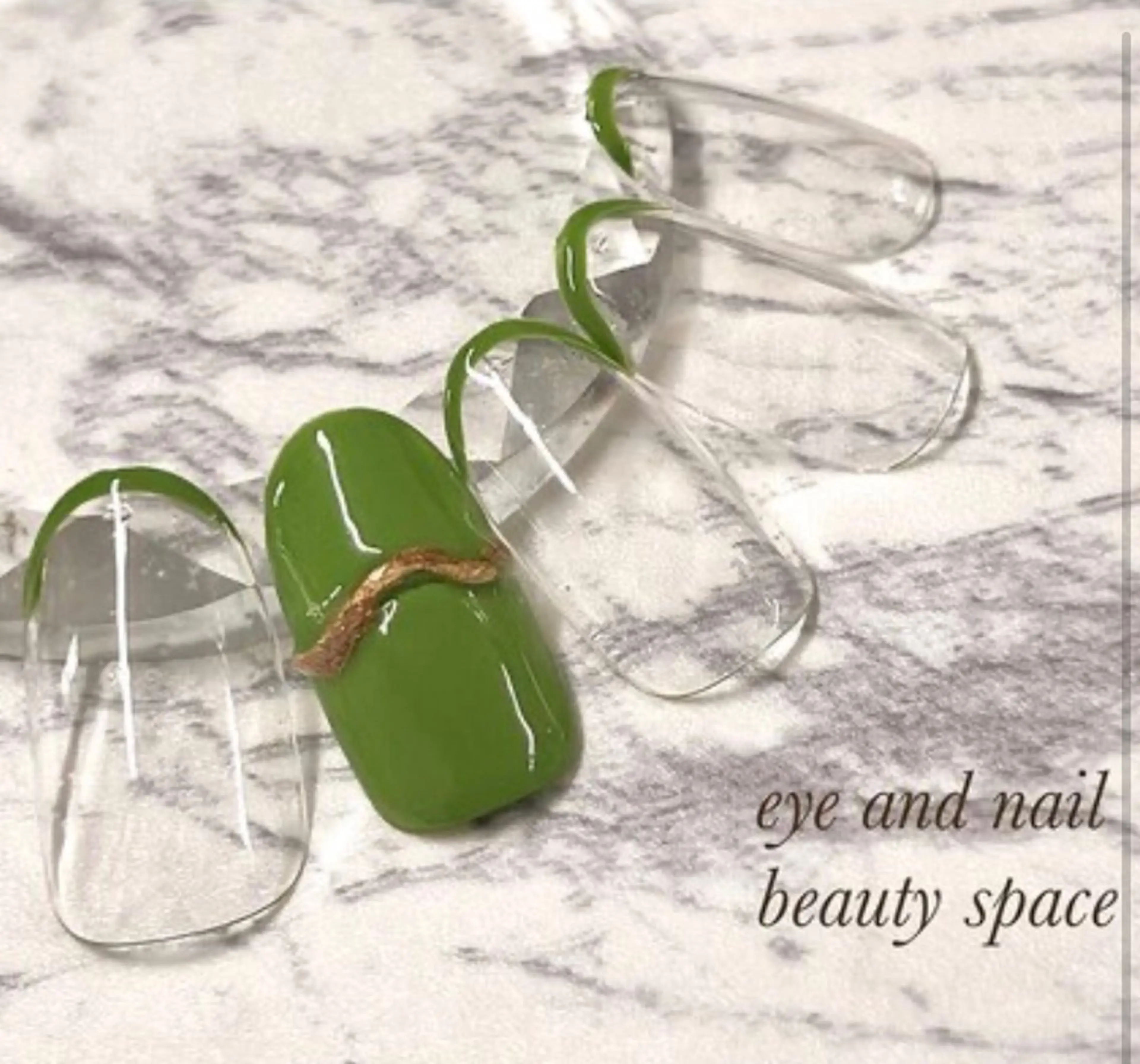 ネイル ミラーネイル 杉山 ネイリストのネイルデザイン