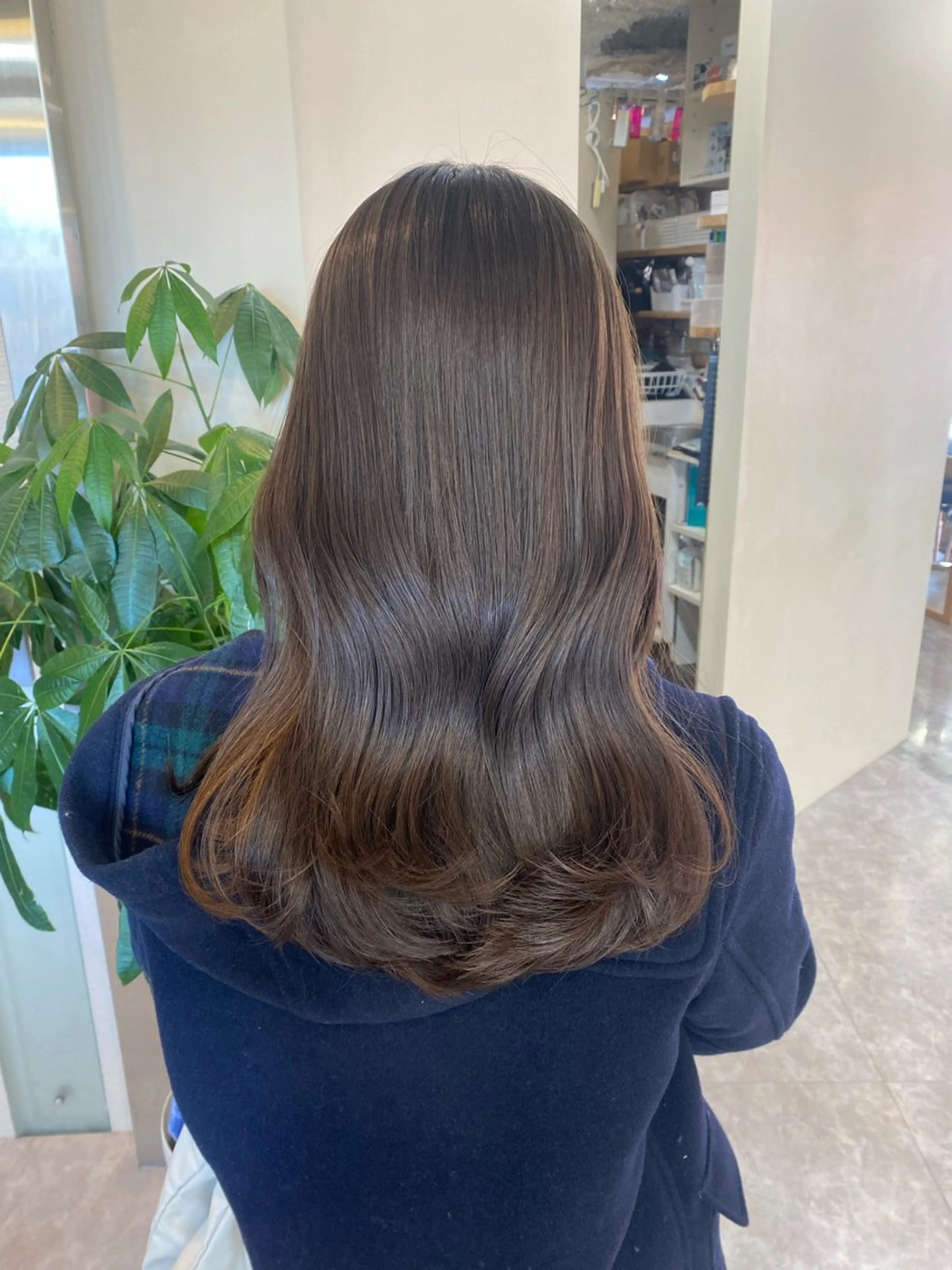 セミロング カット ヘアカラー トリートメント ヤスザトアヤノ ／レイヤー／オリーブのヘアスタイル