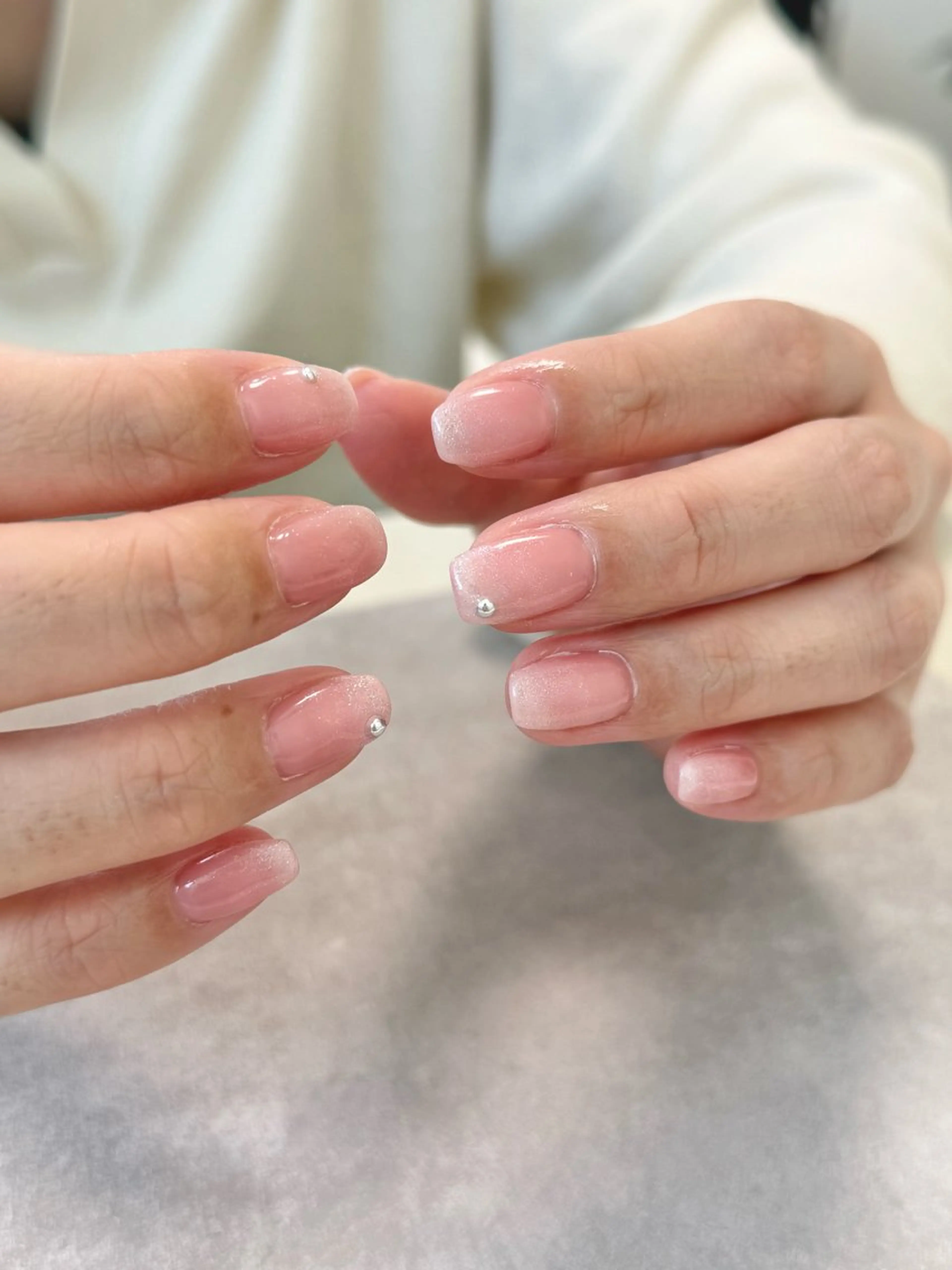 ネイル グラデーション ラメ(グリッター) ラメグラデーション オフィスネイル シンプルネイル nailroom amyのネイルデザイン
