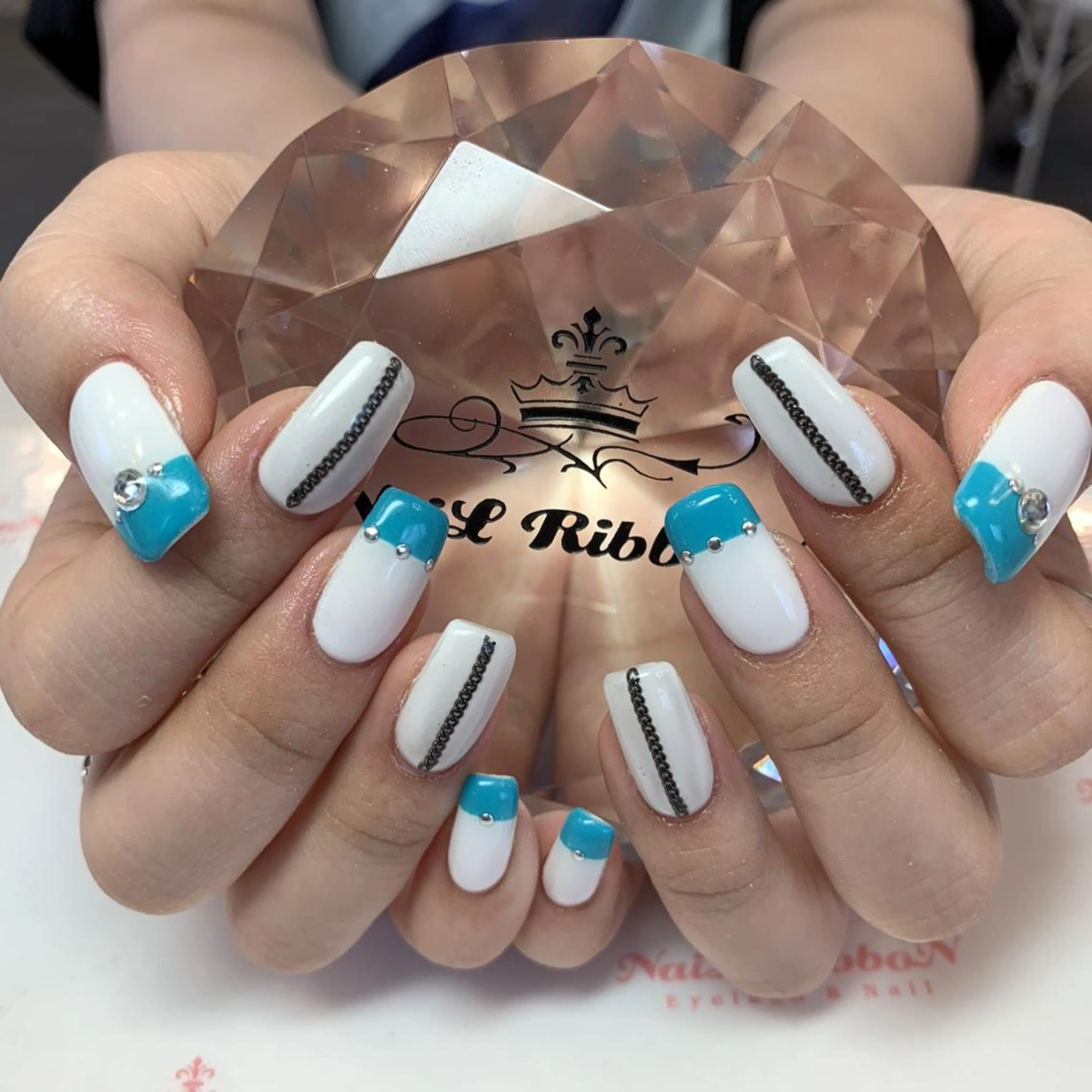 ネイル ネイルリボン 受付スタッフのネイルデザイン
