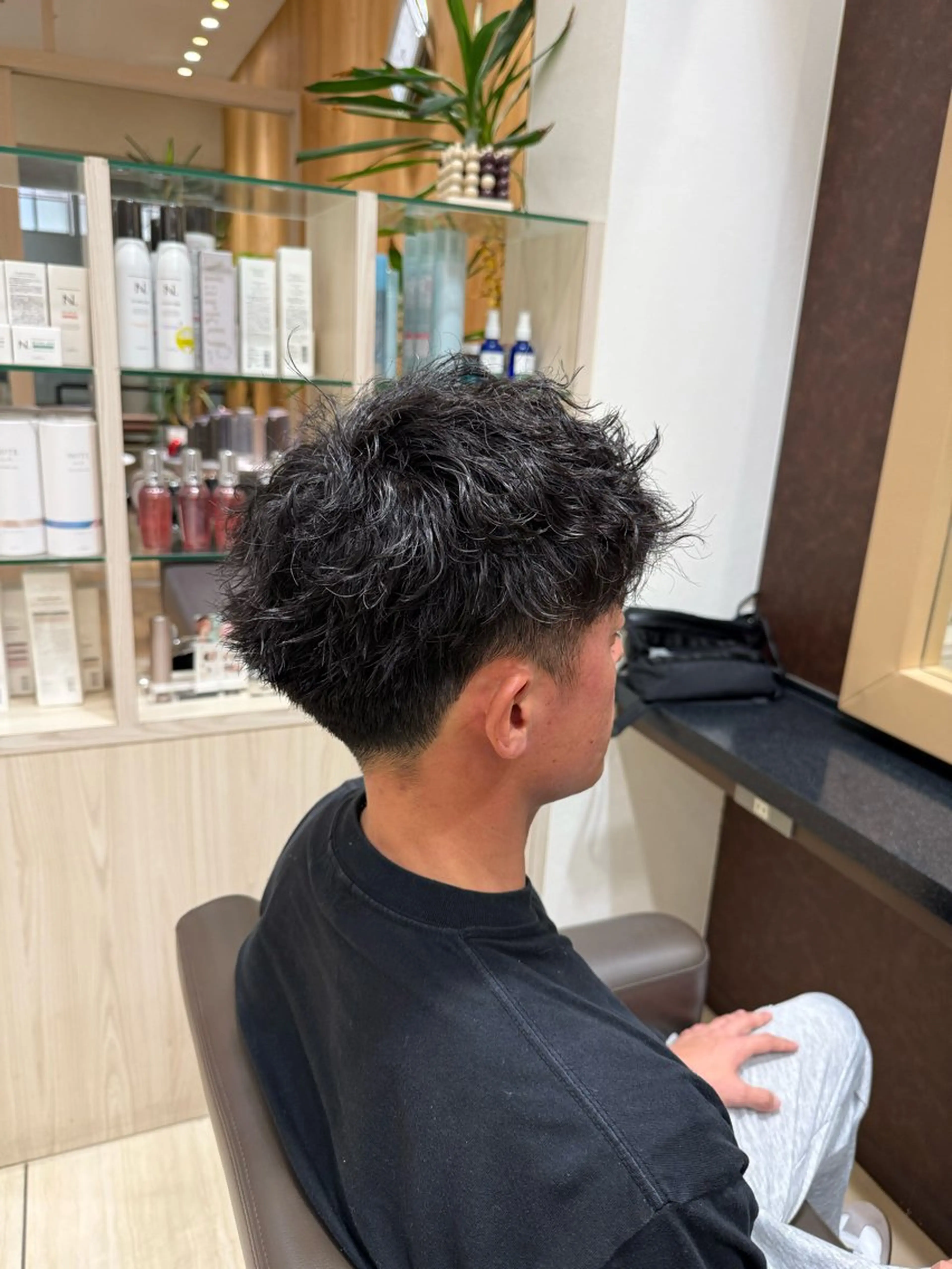 パーマ メンズ メンズパーマ ツイストスパイラルパーマ スパイラルパーマ SOFA hair make所属・渡辺 蛍のヘアスタイル