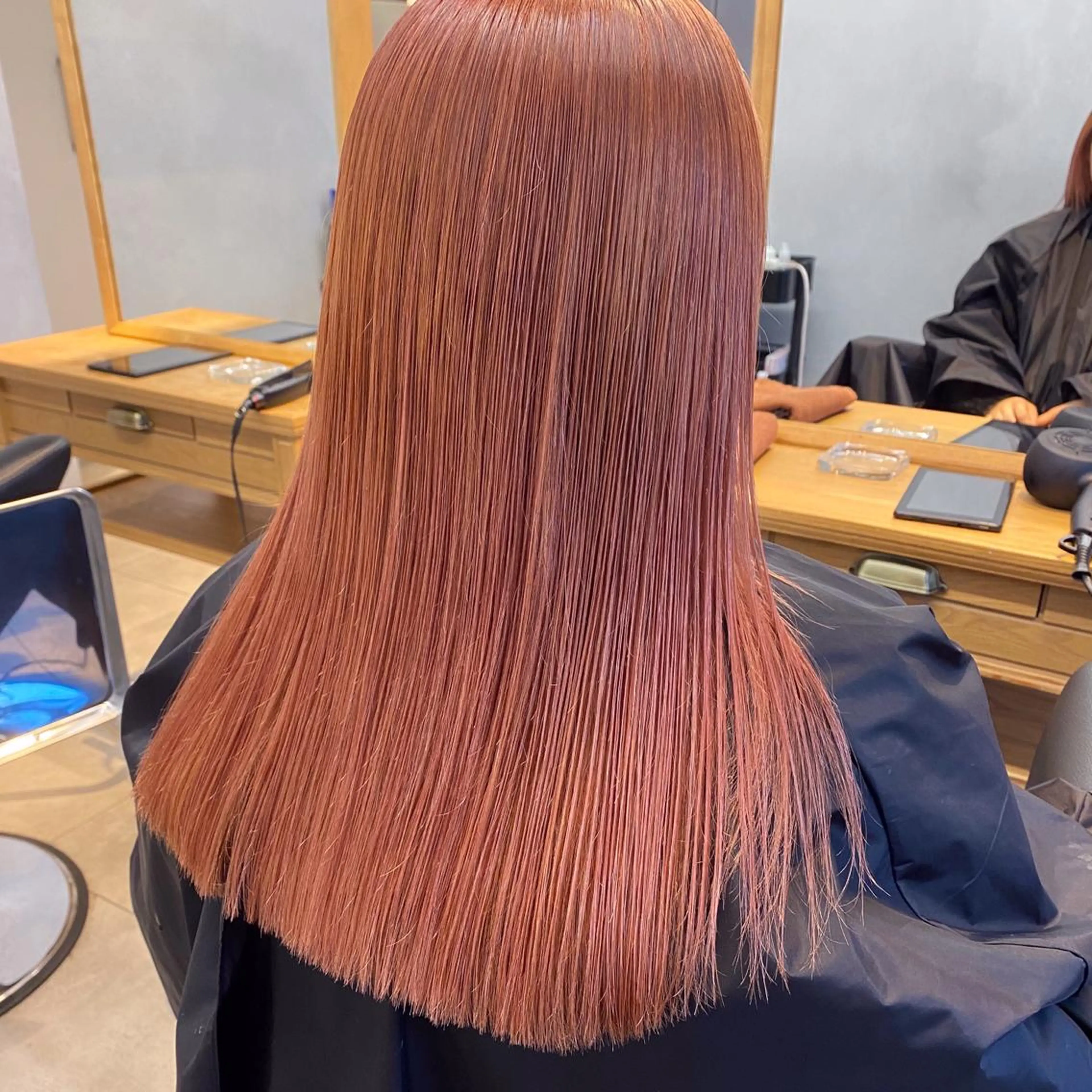 【ブリーチ込み】🍑ピンクカラー＋トリートメント＋コテ巻きの写真