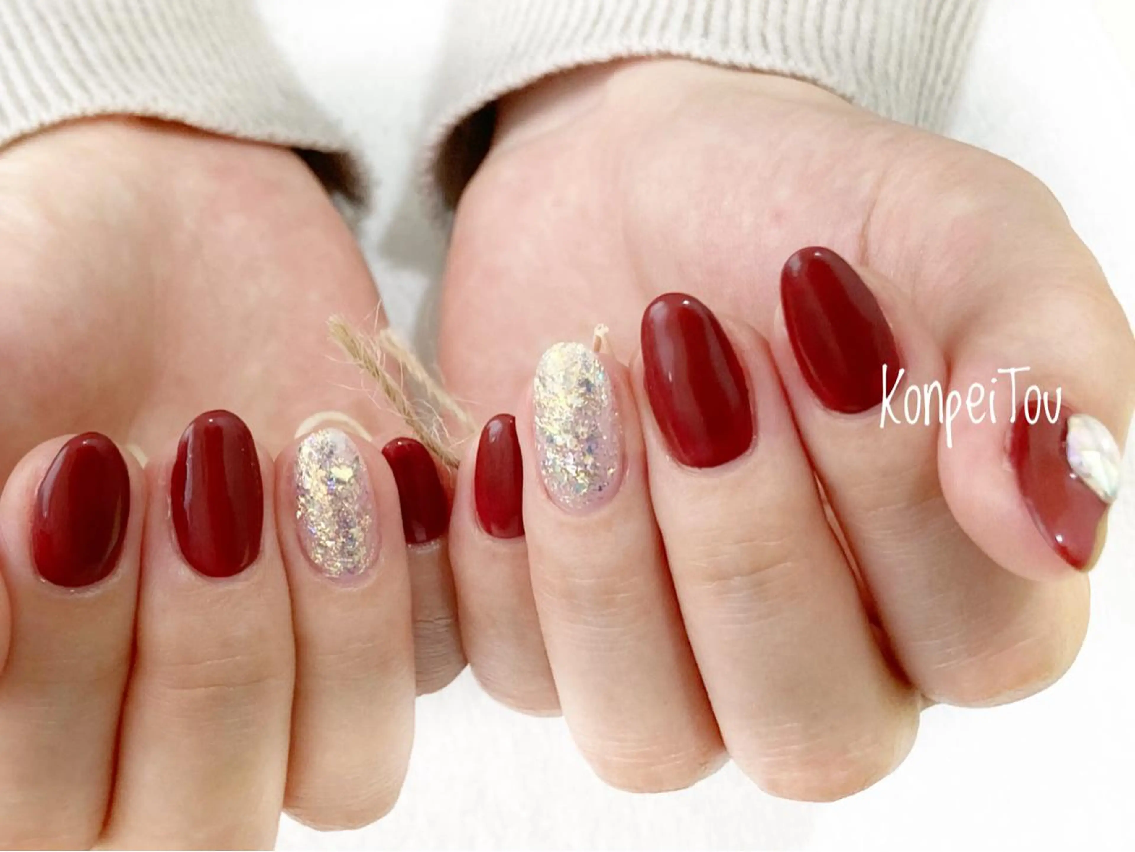 ネイル キラキラネイル ワンカラーネイル 赤色 おうちのネイルサロン　konpeiTou〜こんぺいとう〜所属・おうちのネイルサロン KonpeiTouのネイルデザイン