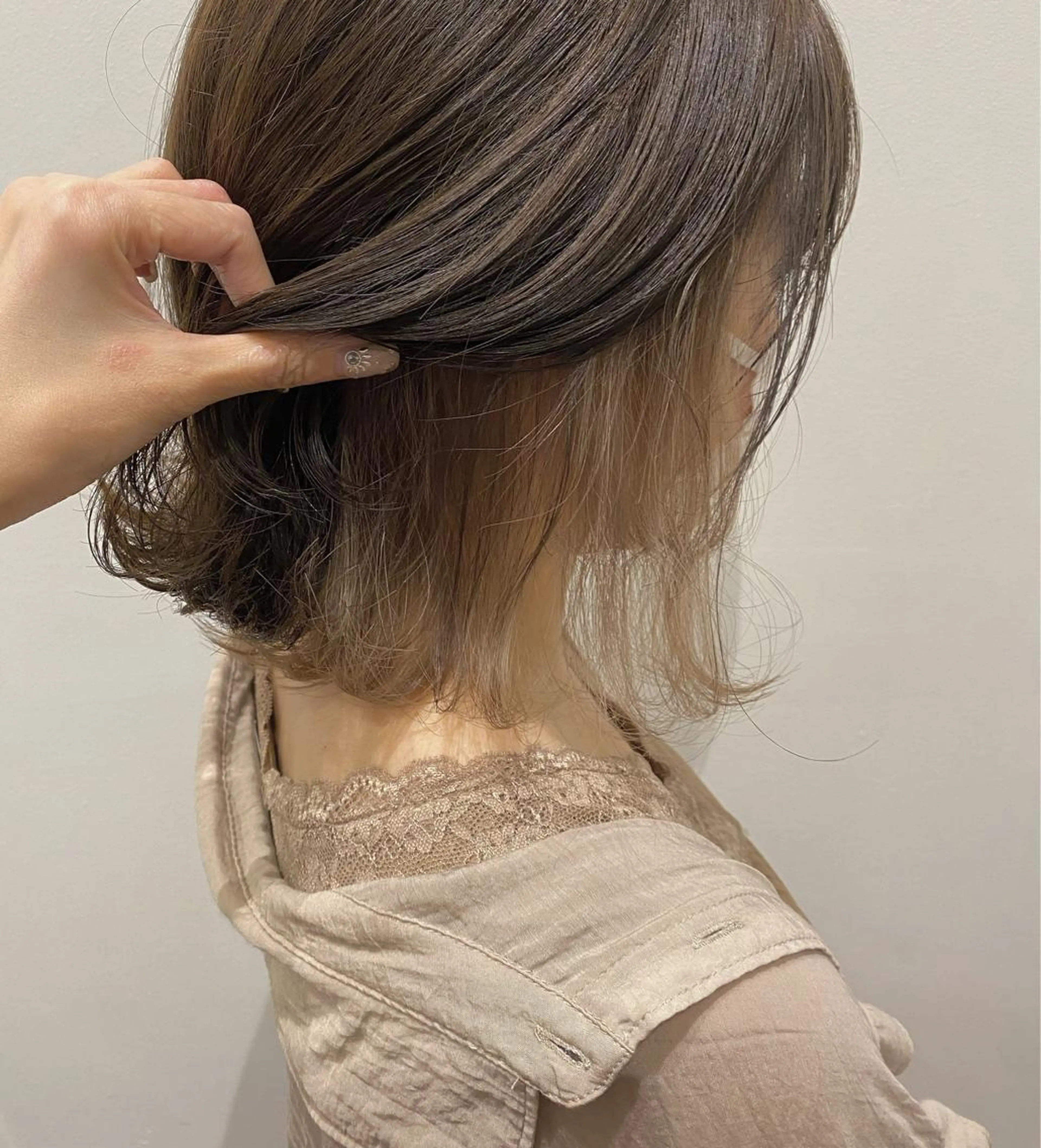 ミディアム カラー 石田 優菜のヘアスタイル