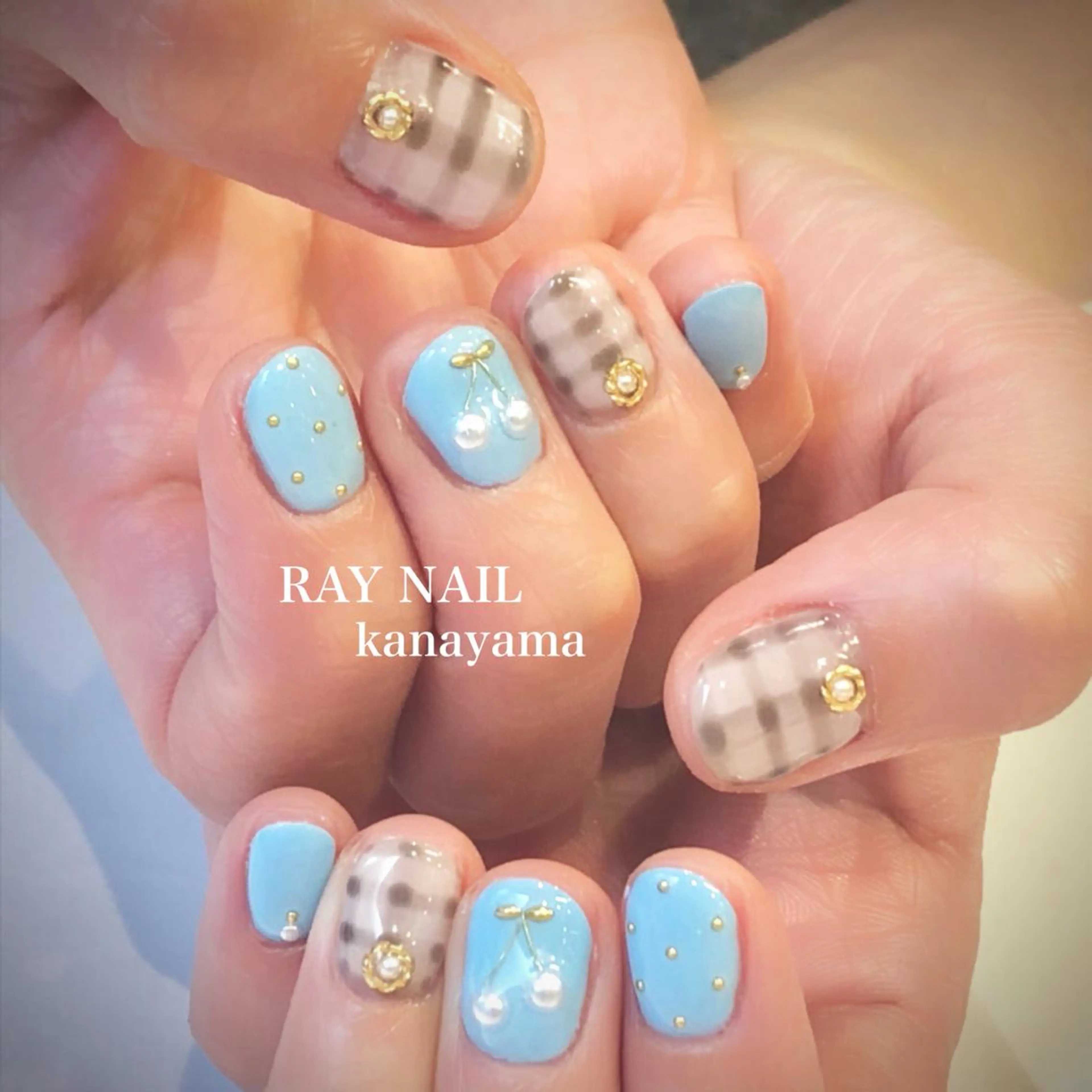 ネイル ストーンネイル Arowa 伊田のネイルデザイン