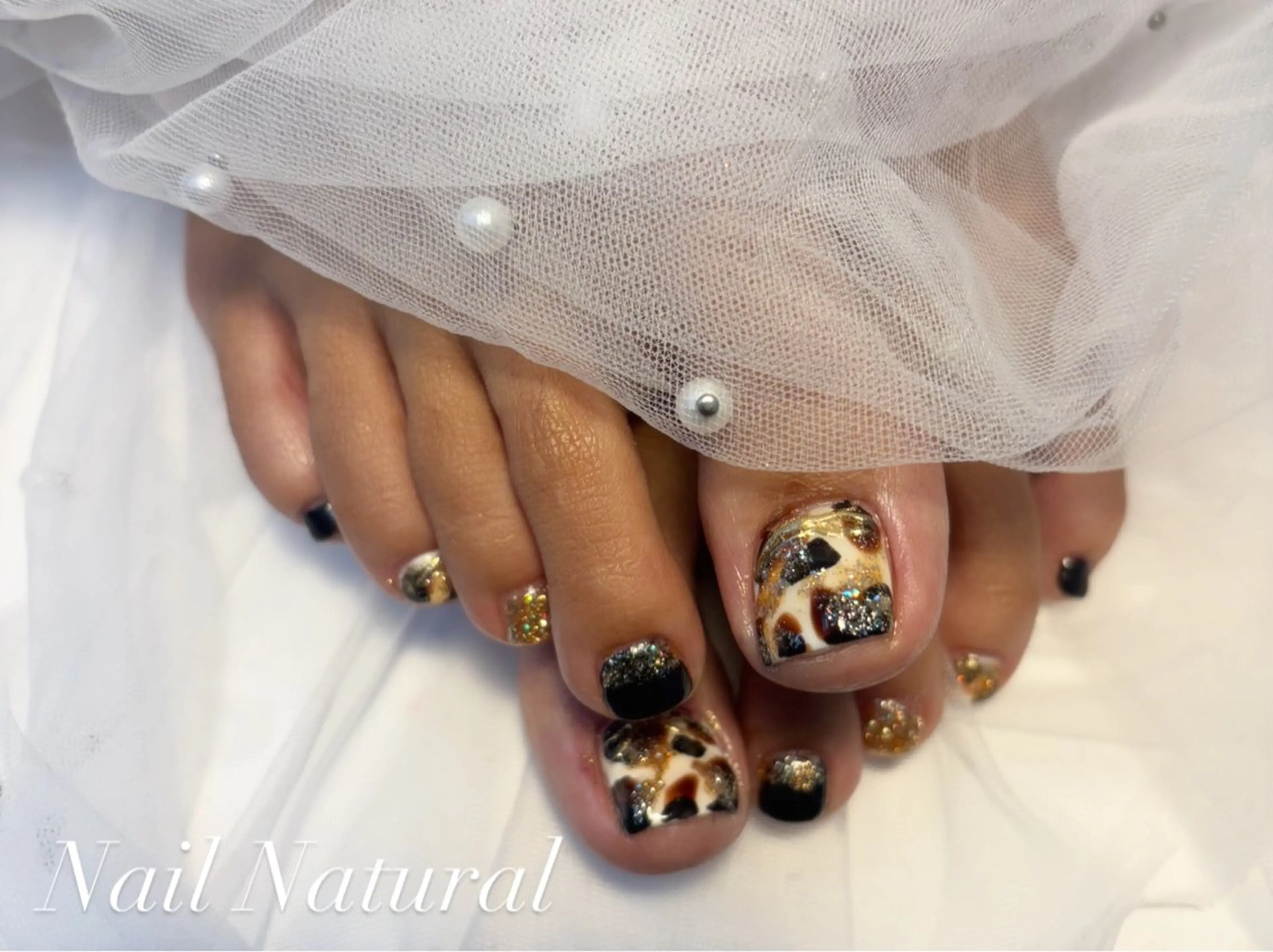 ネイル フラッシュネイル フットネイル フレンチネイル ジェルネイル ガラスフレンチ フットネイル Nail salon Natulalのネイルデザイン