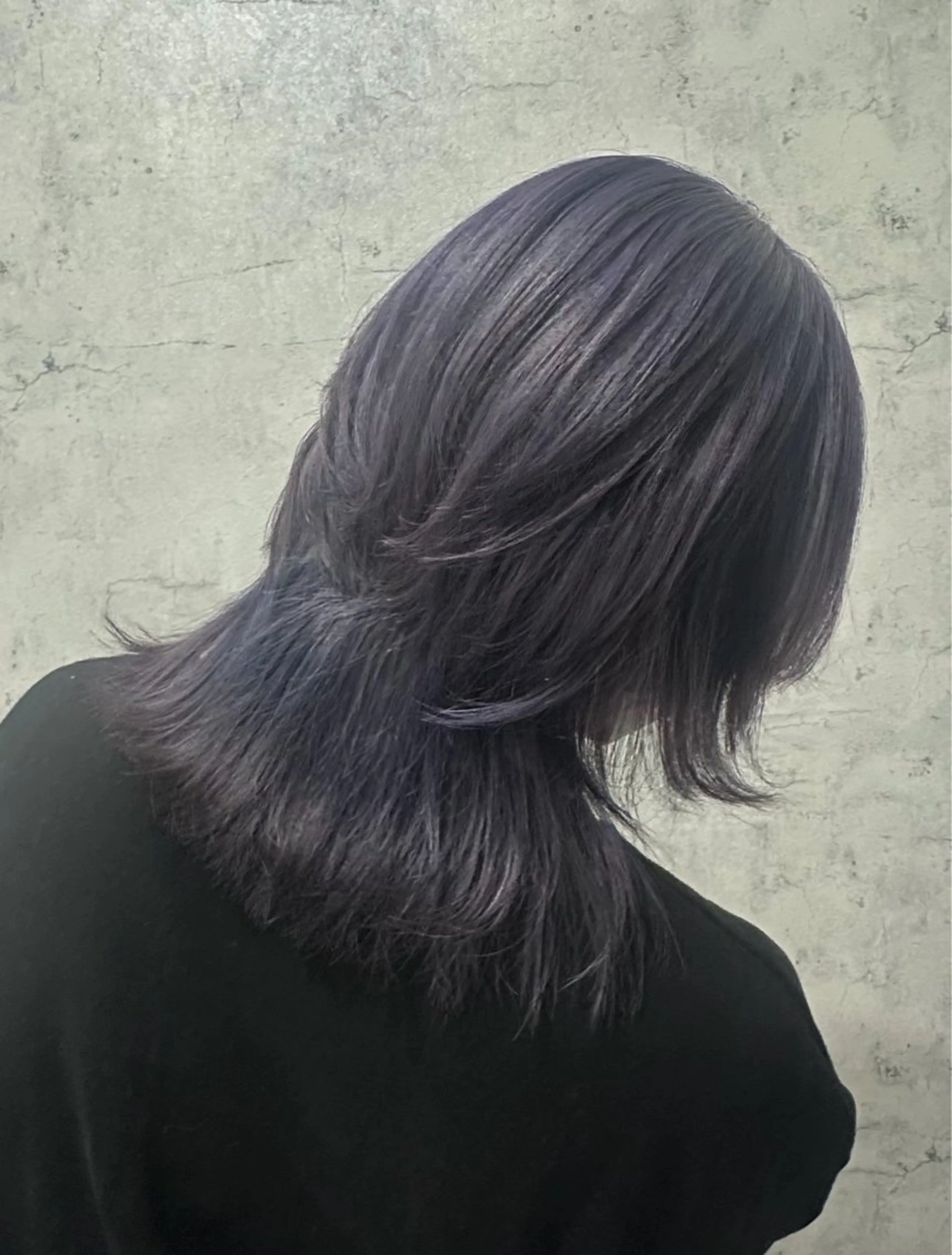 セミロング カラー ブリーチ ラベンダーカラー ラベンダーグレー Moe by aria所属・飯田 冴のヘアスタイル