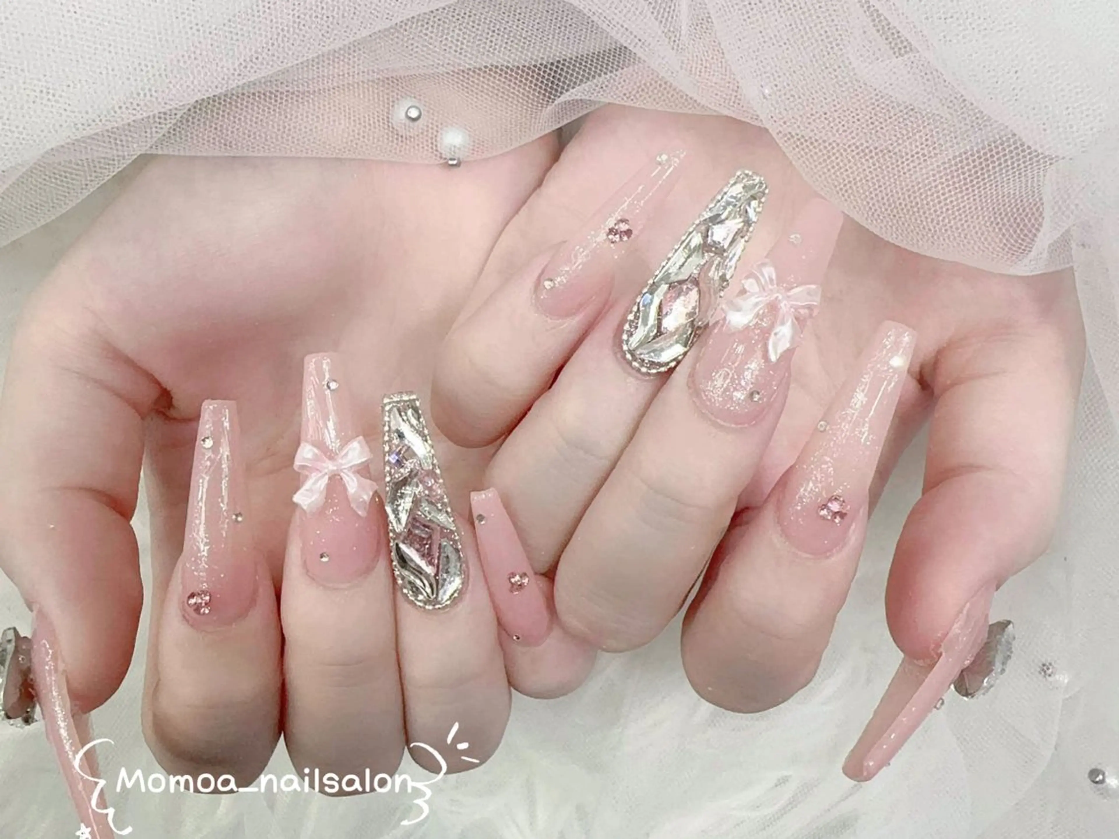 ネイル キラキラネイル 韓国ネイル スカルプネイル ハンドネイル MoMoA Nail ネイル長さ出し専門店のネイルデザイン