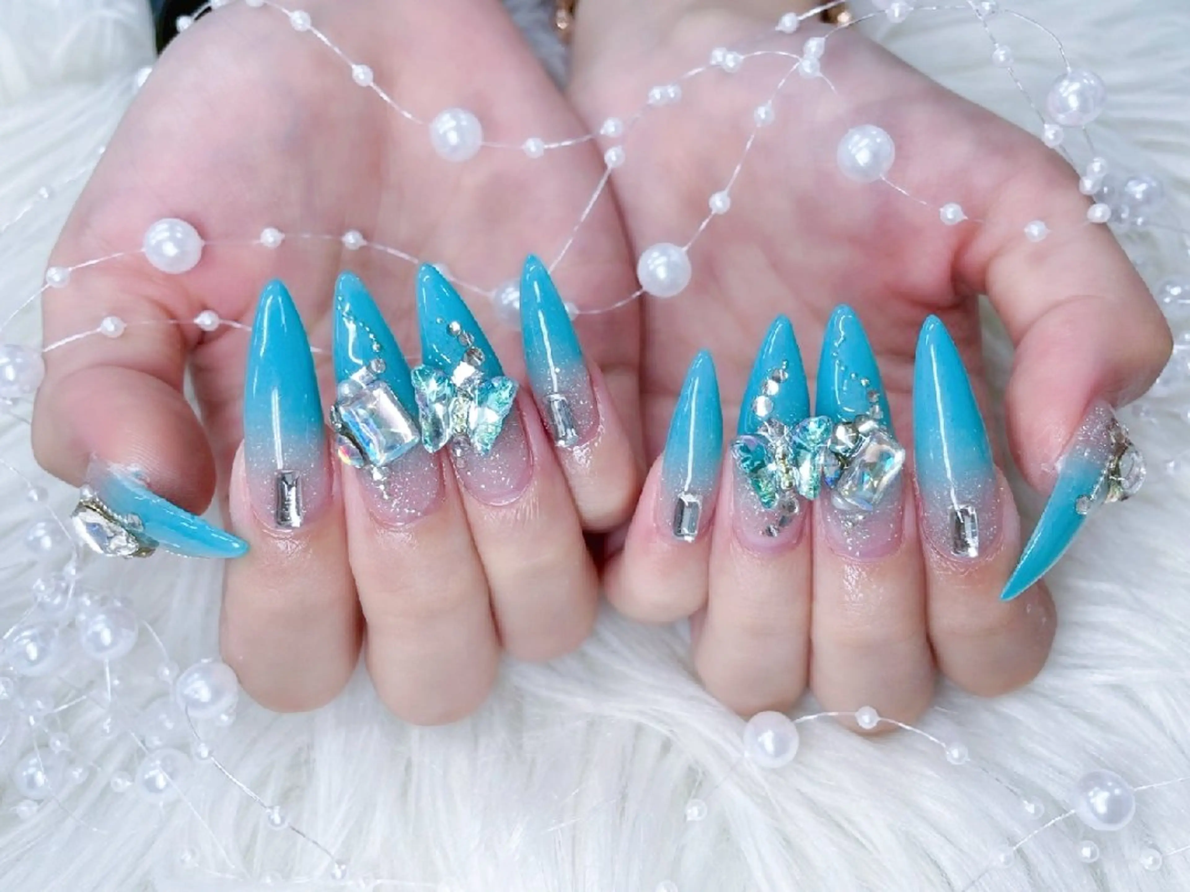 ネイル 長さ出し フラッシュネイル フレンチネイル キラキラネイル ラメ(グリッター) Chouette Nailのネイルデザイン