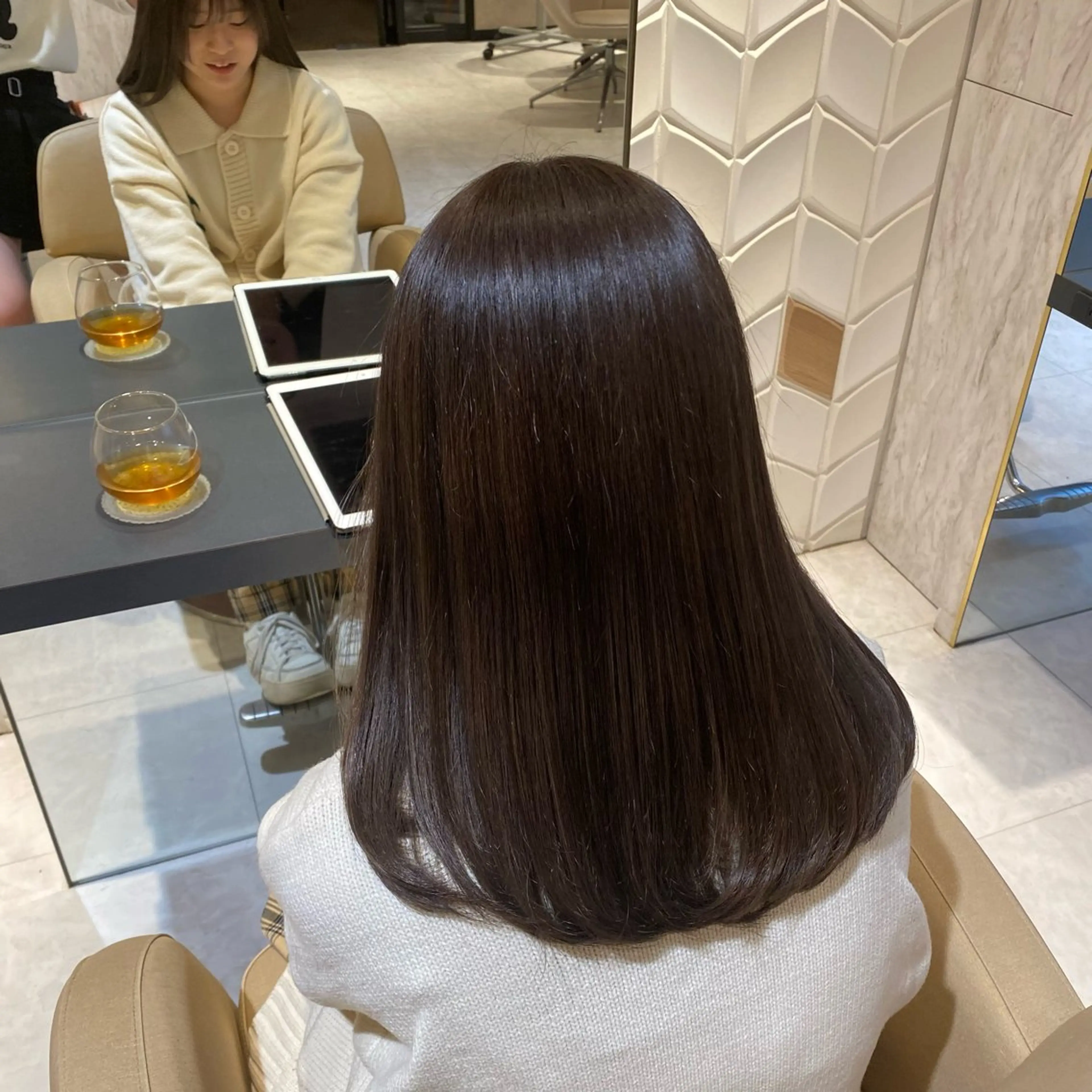 セミロング カラー募集中 広井優菜のヘアスタイル