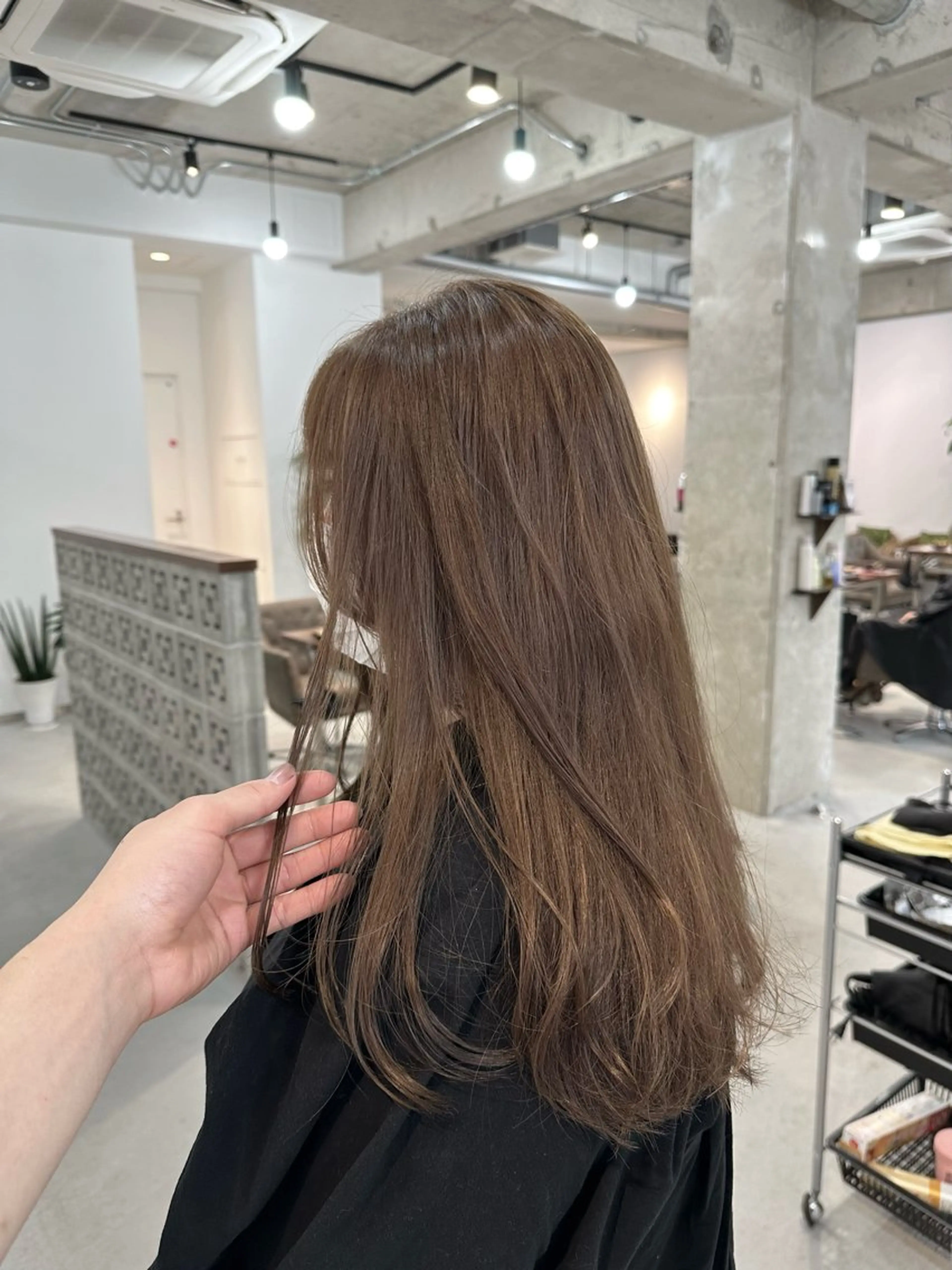 ロング カラー ベージュカラー カット ヘアカラー トリートメント カイリ /レイヤーカットのヘアスタイル