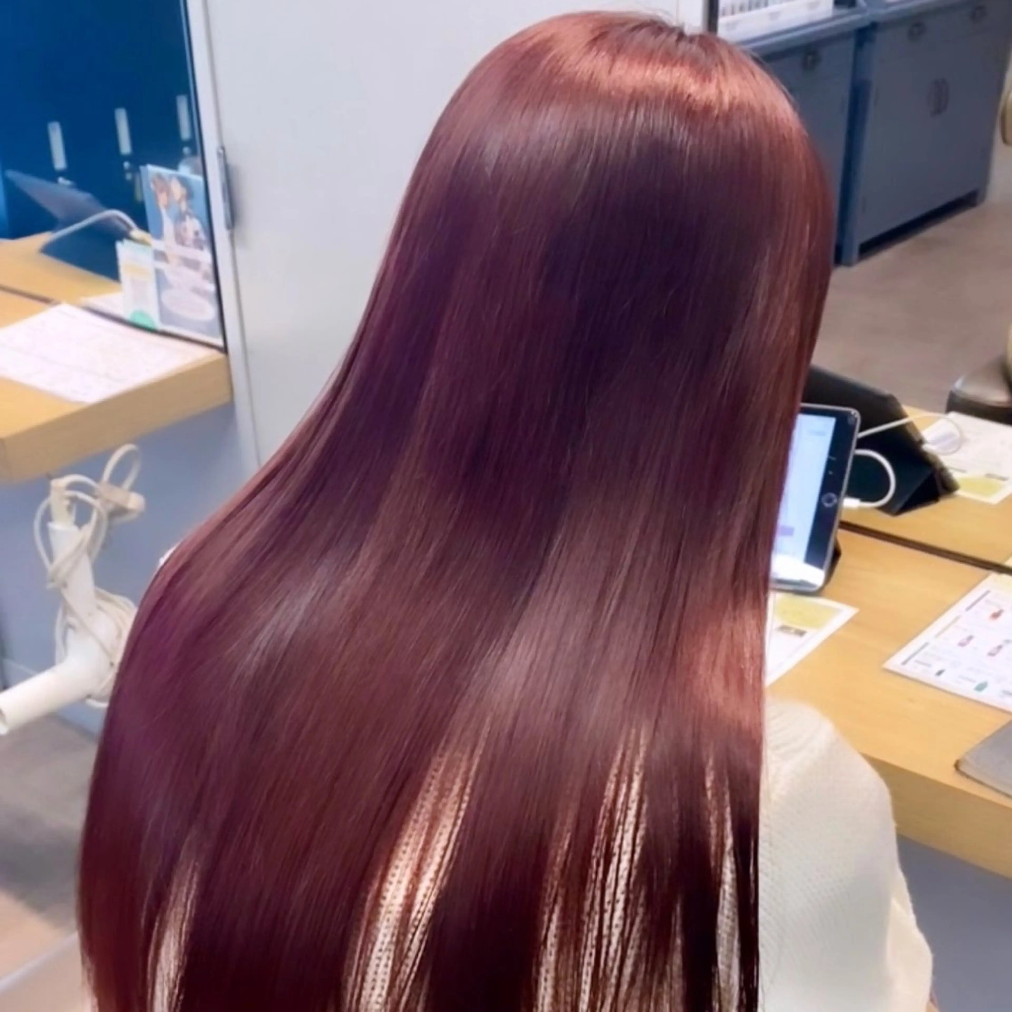 ロング カラー ブリーチ 透明感カラー ブリーチなしカラー ピンクカラー レッドカラー カット ヘアカラー トリートメント 艶暖色カラー🍒 縮毛矯正ほののヘアスタイル