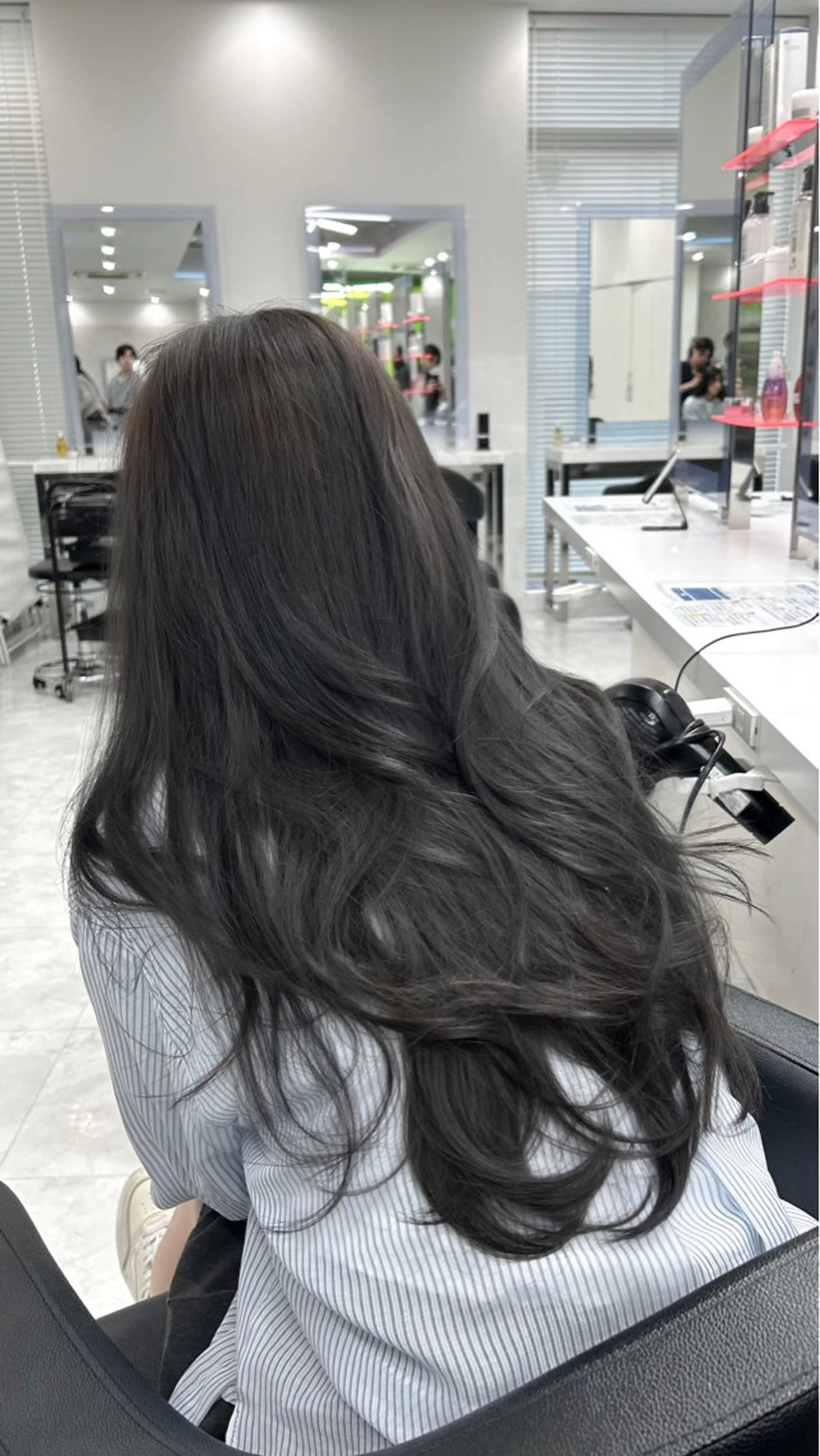 🤍🫒赤みが気になる方はこちら🫒🤍オリーブベージュやヘーゼルベージュ【赤み消しケアカラー＋コテ巻きスタイリング】の写真