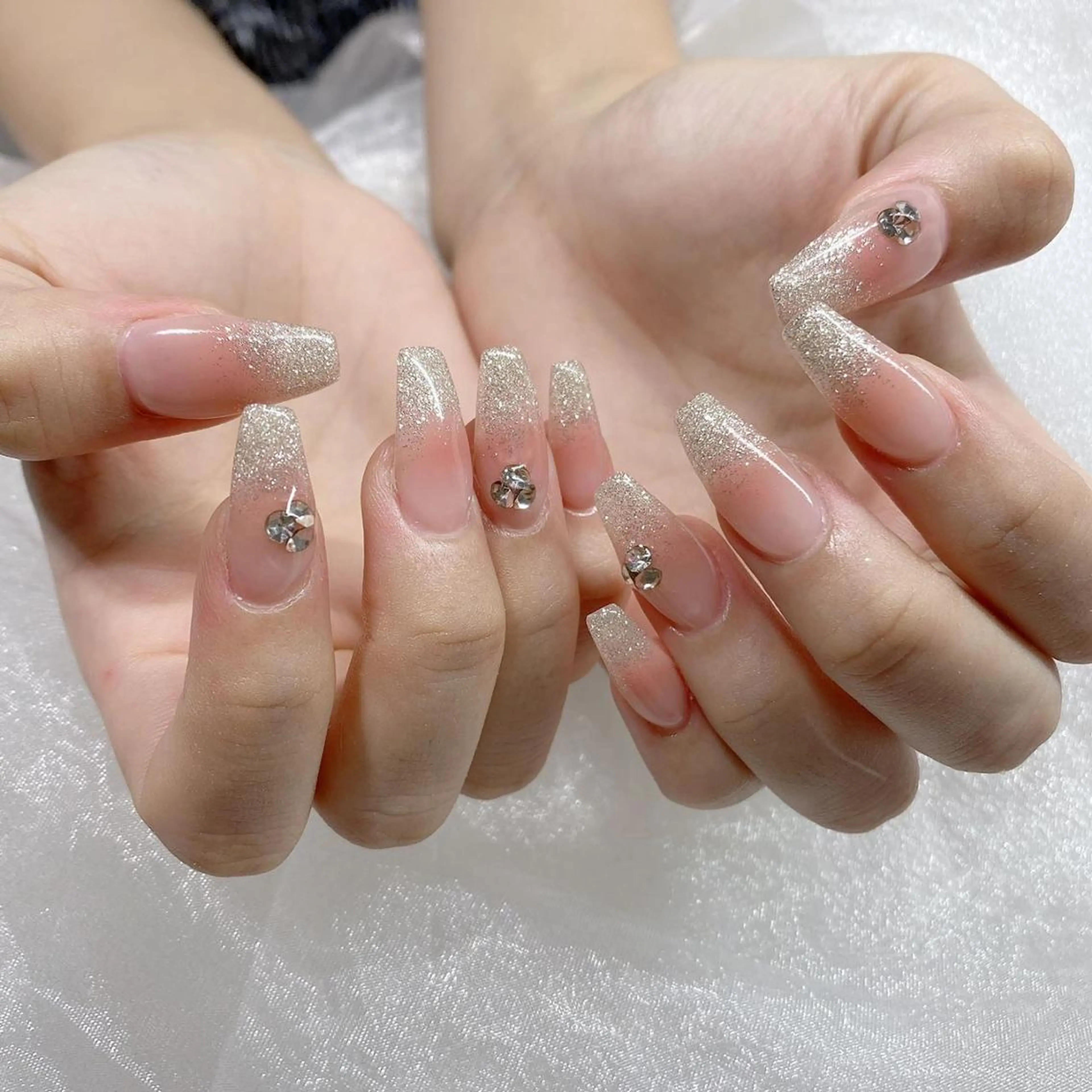 ネイル アートネイル 長さ出し ネイルチップ Queens マオのネイルデザイン