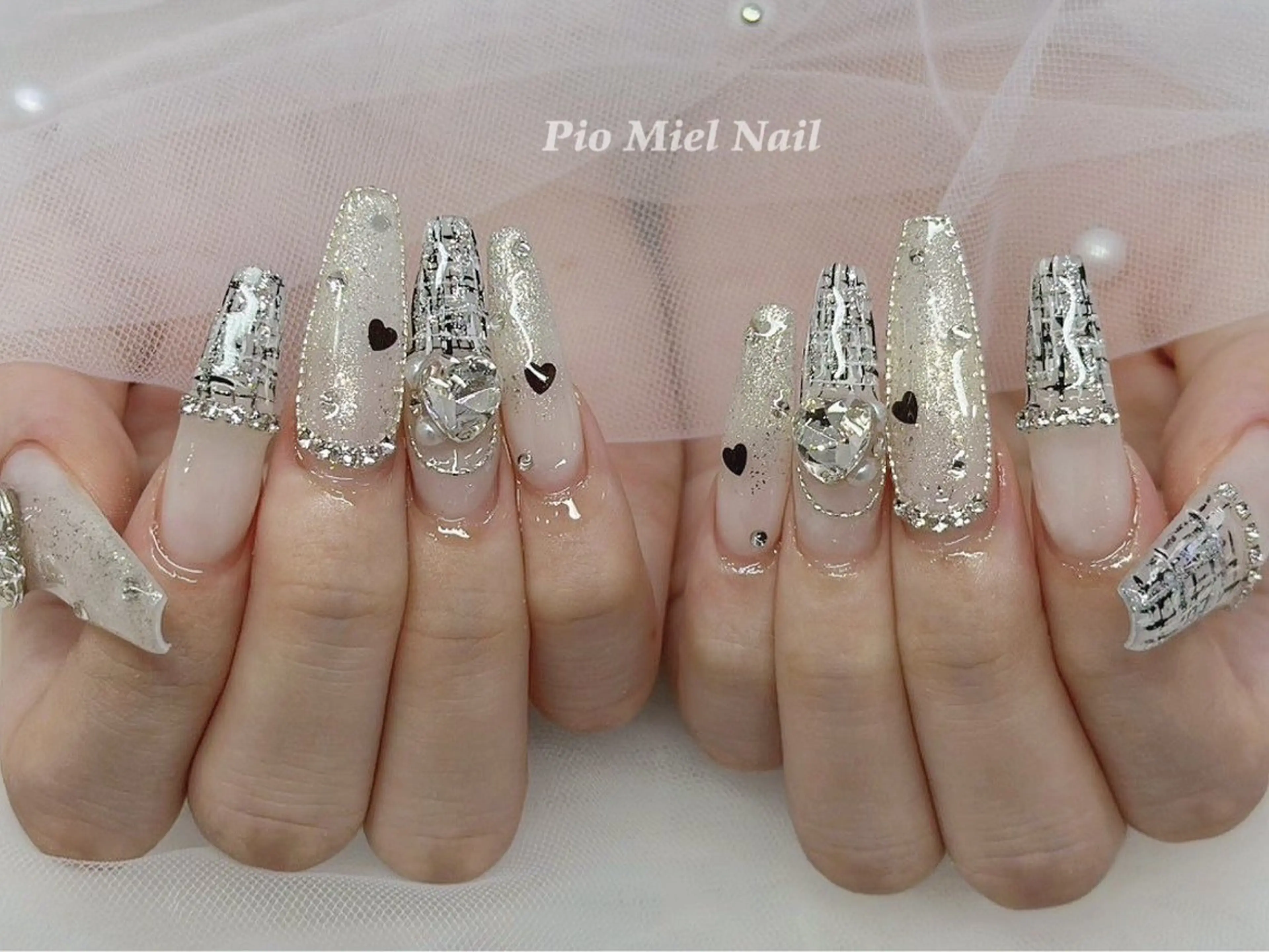 ネイル ジェルネイル ハート キラキラネイル ラメ(グリッター) ロングネイル ハンドネイル momo 長さだしのネイルデザイン