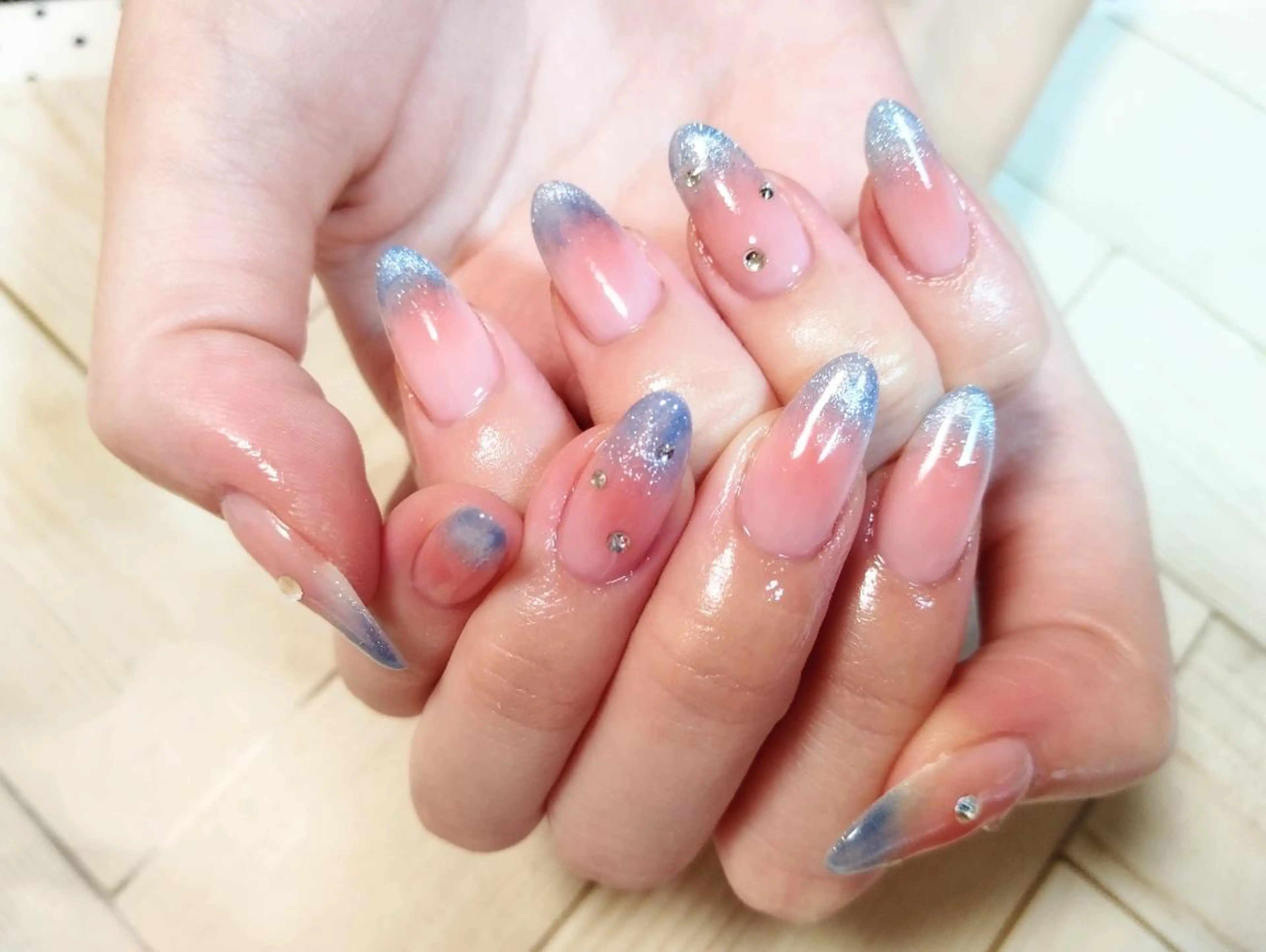 ネイル チークネイル フレンチネイル 水色 マグネットネイル マグネットフレンチ ＤI'A ネイルサロンのネイルデザイン