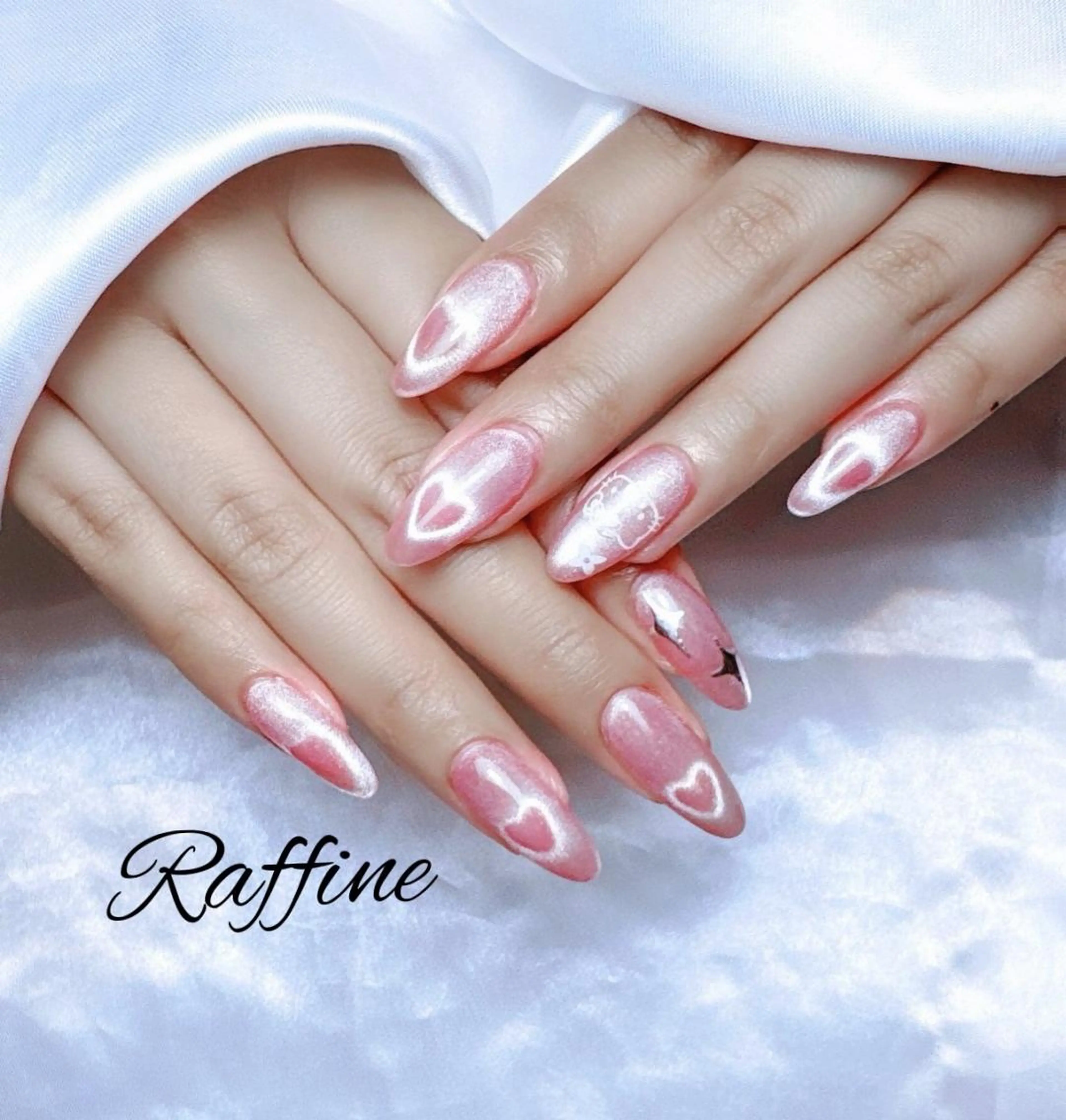 ネイル ハンドネイル RAFFINE 月🦋🩵のネイルデザイン