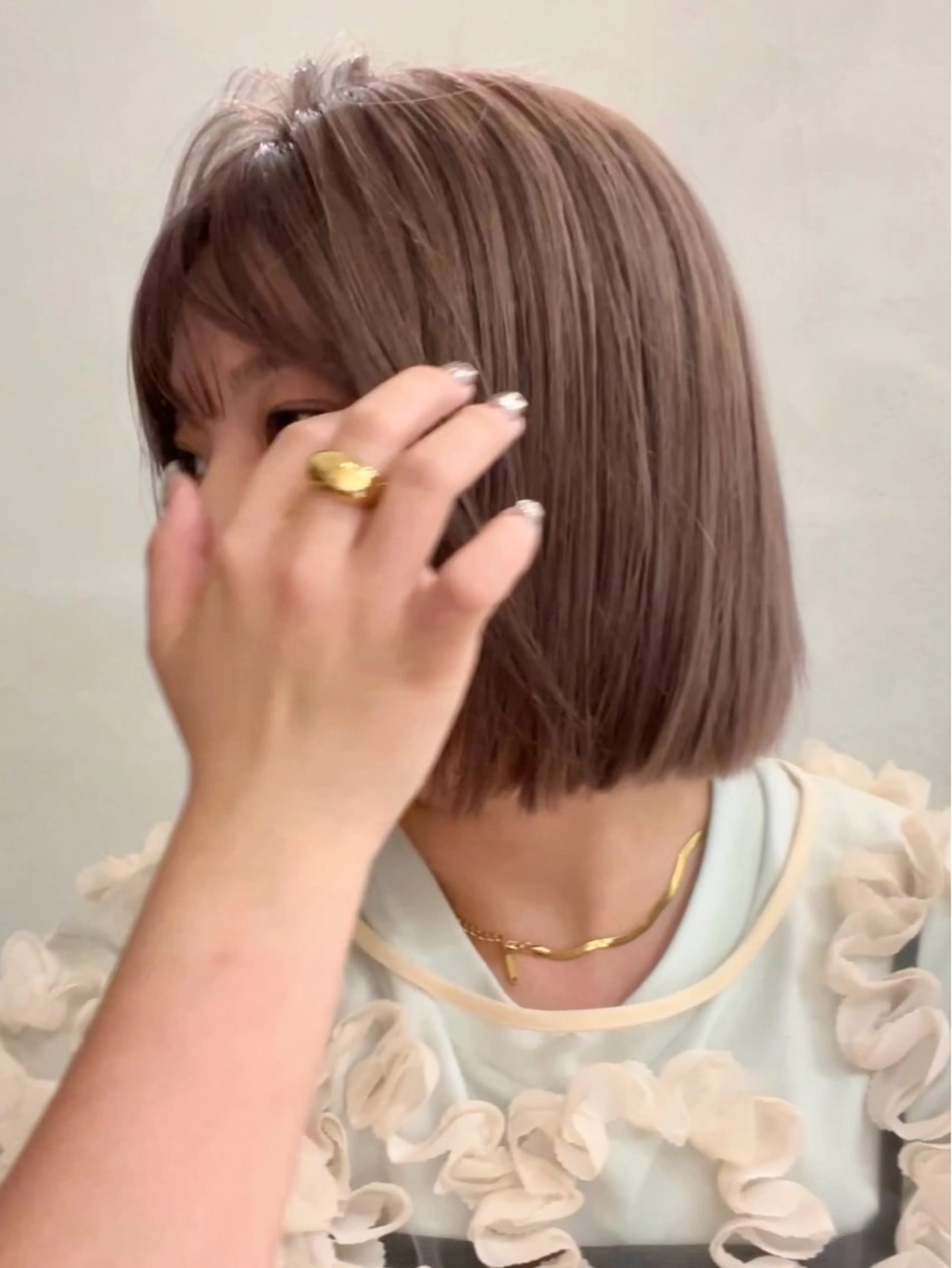 ミディアム カラー ベージュカラー ブリーチ ラベンダーカラー ラベンダーベージュ ヘアカラー 落合希 Olivebeigeのヘアスタイル