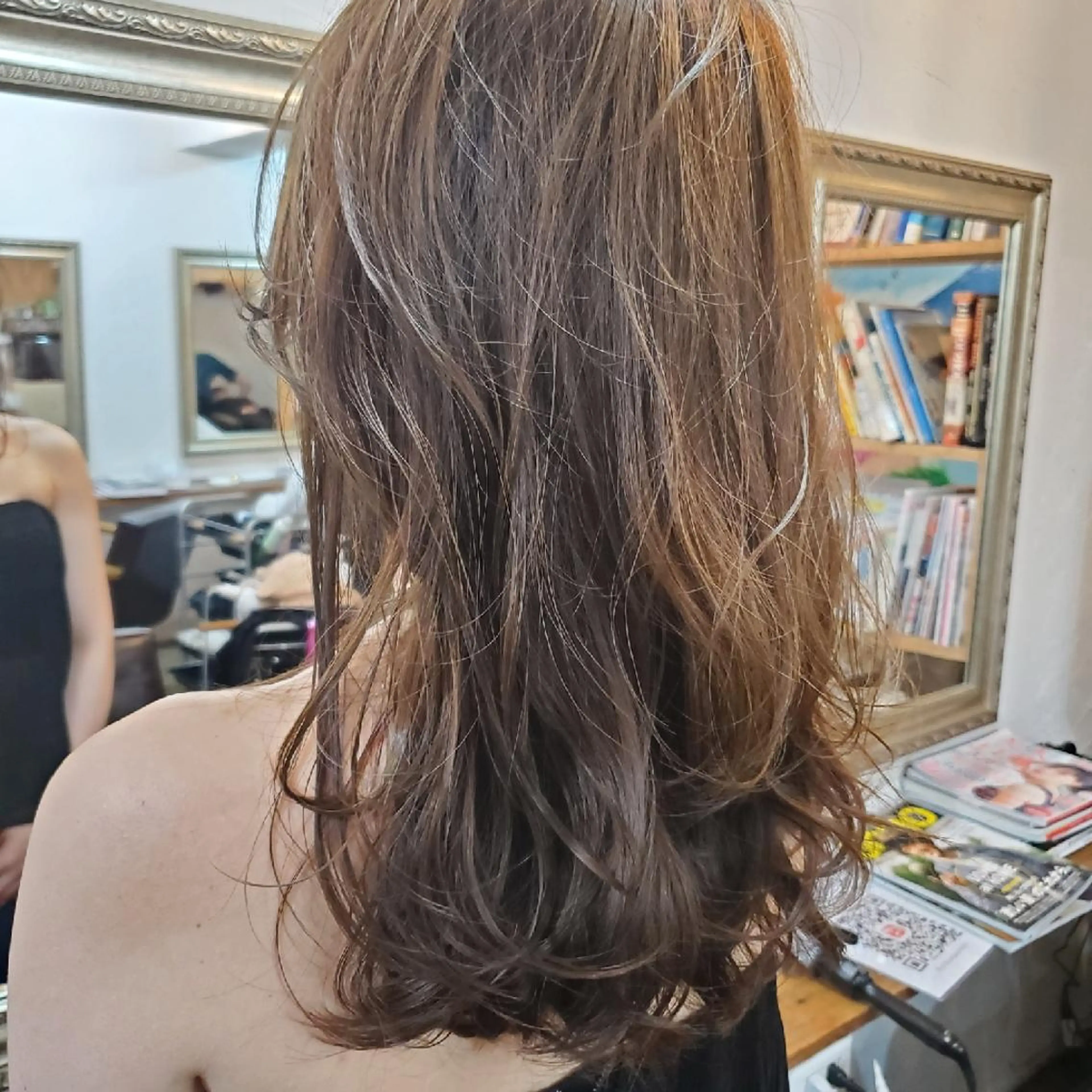 セミロング カラー カット ヘアカラー パーマ トリートメント フリーランス所属・韓国ヘア レイヤー くびれヘアMATSUのヘアスタイル