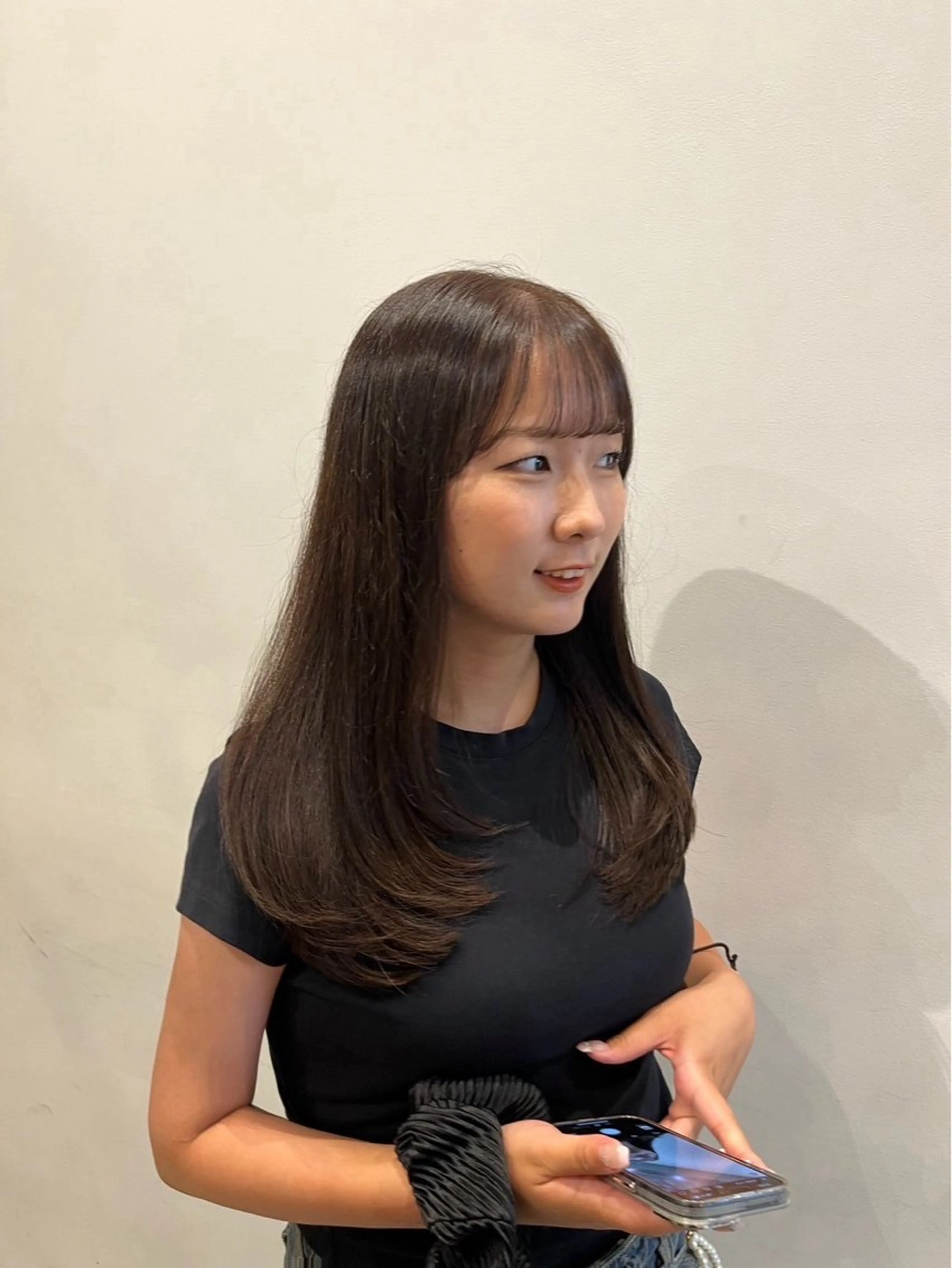 セミロング 韓国レイヤーカット/ ハイトーン/マアヤのヘアスタイル