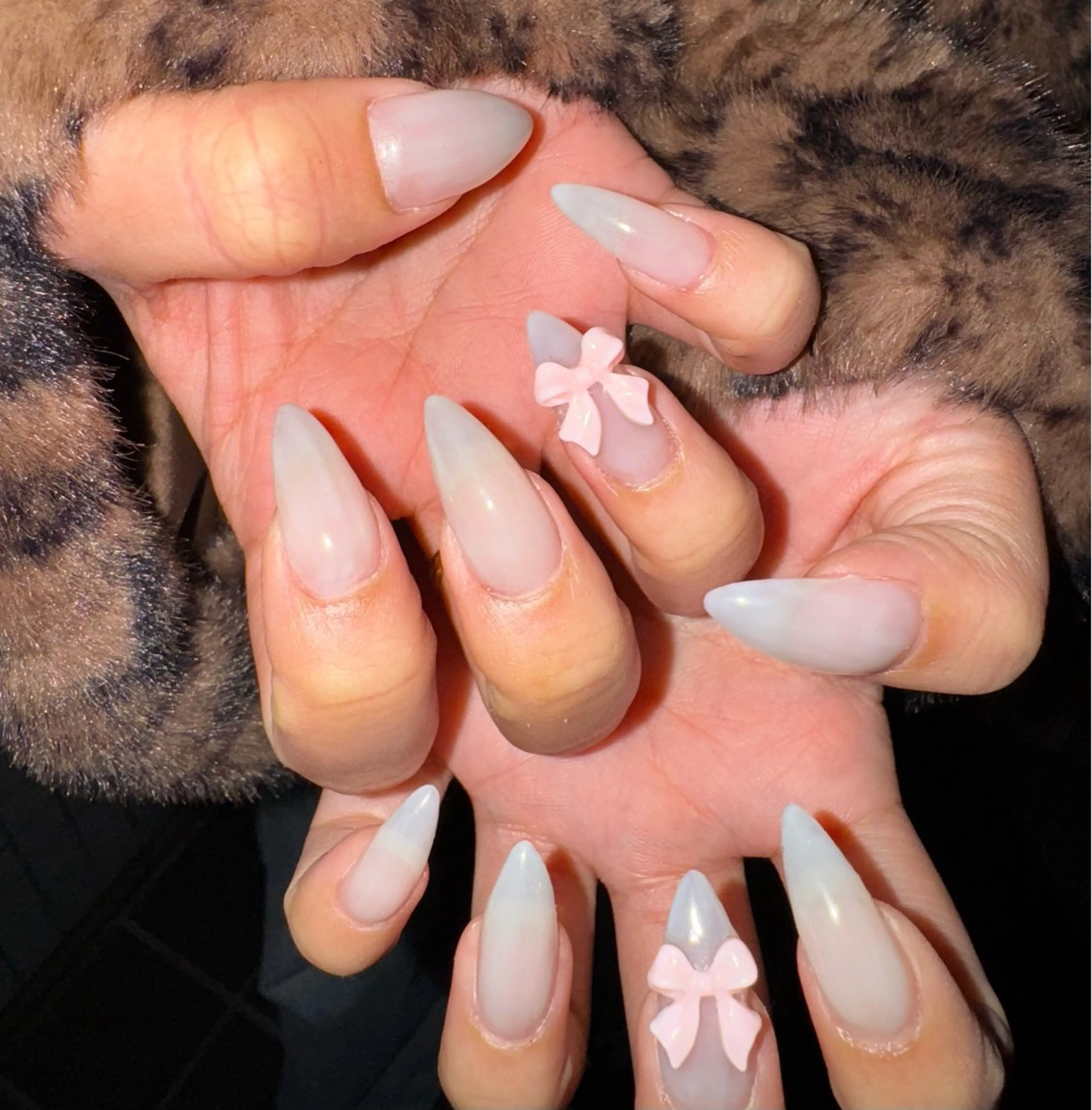 ネイル アートネイル ワンカラーネイル リボン MITSUKI🪡 海外/個性派/ロングのネイルデザイン