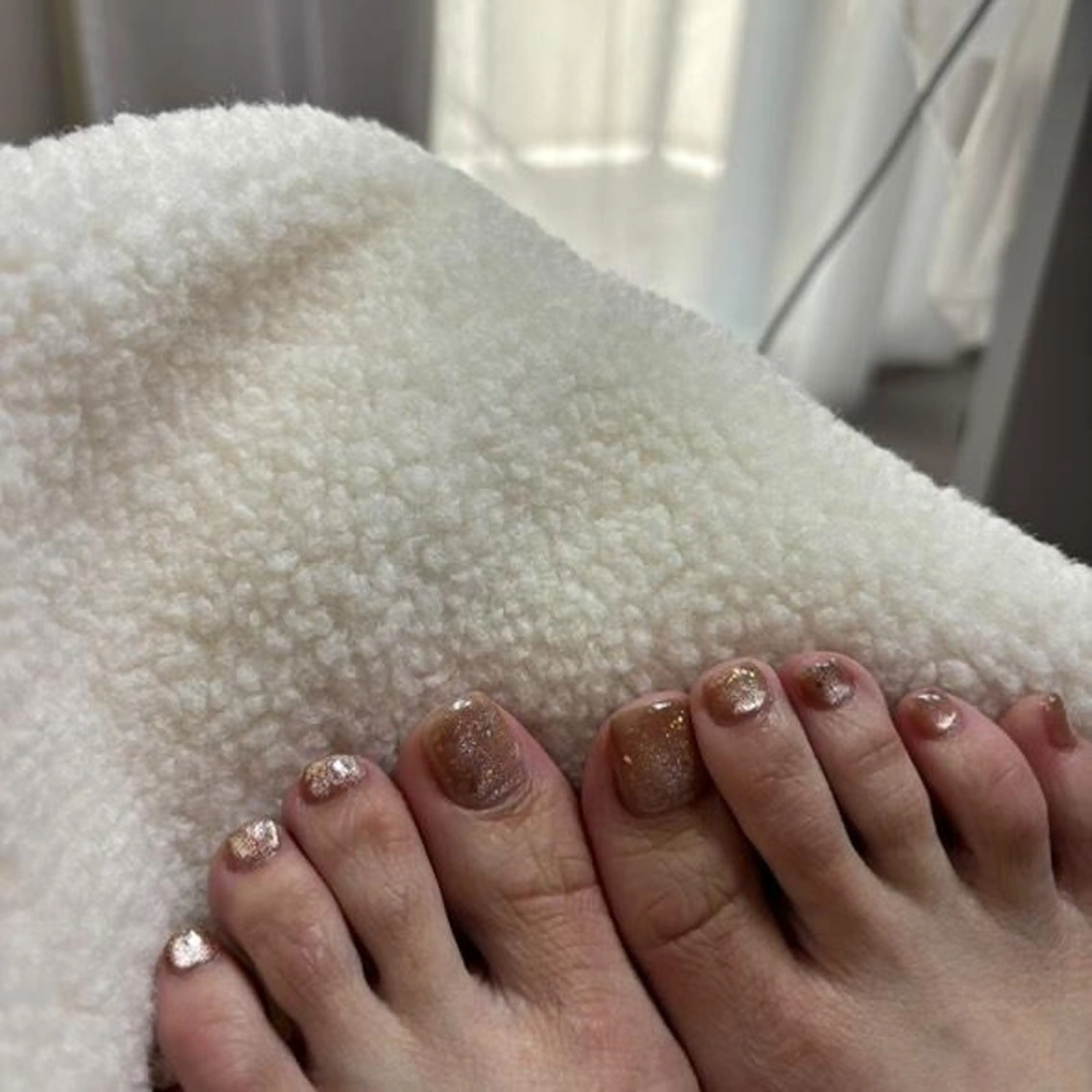 ネイル ブラウン キラキラネイル マグネットネイル ハンドネイル フットネイル milla. MAHOのネイルデザイン