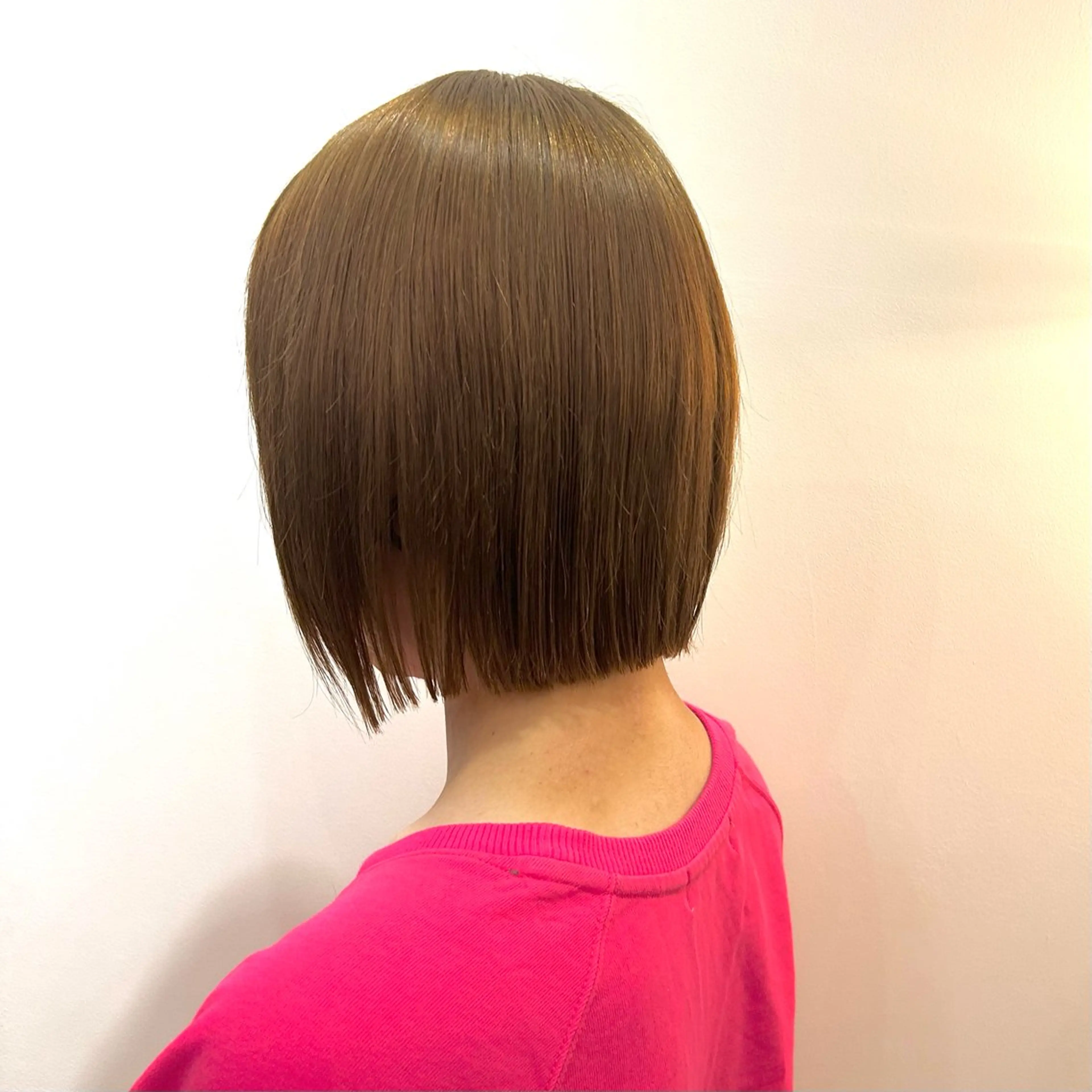 ミディアム カラー écouter所属・ショート/ウルフ ハイトーン/カイセイのヘアスタイル