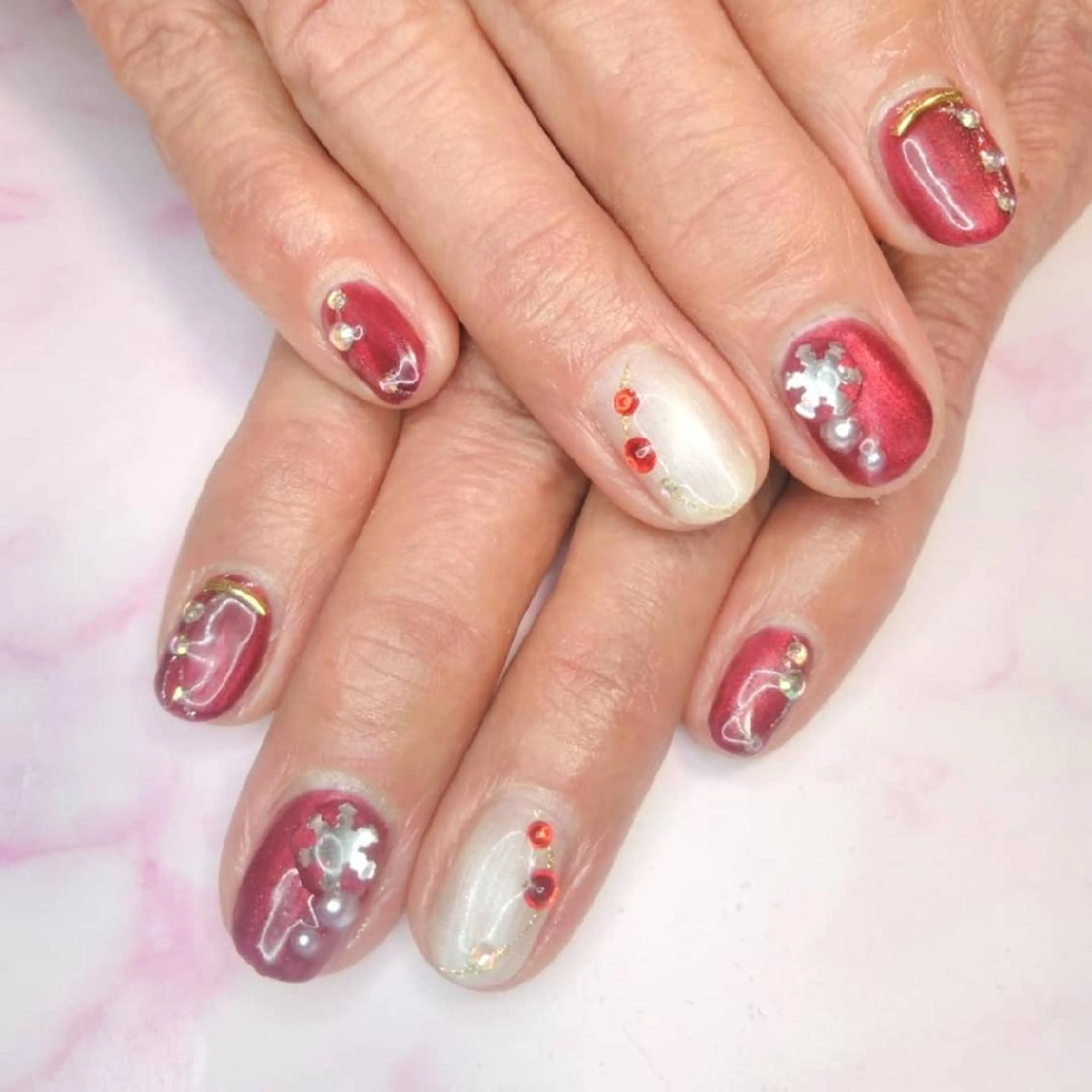 ネイル エステとネイル ローズコンフォートのネイルデザイン