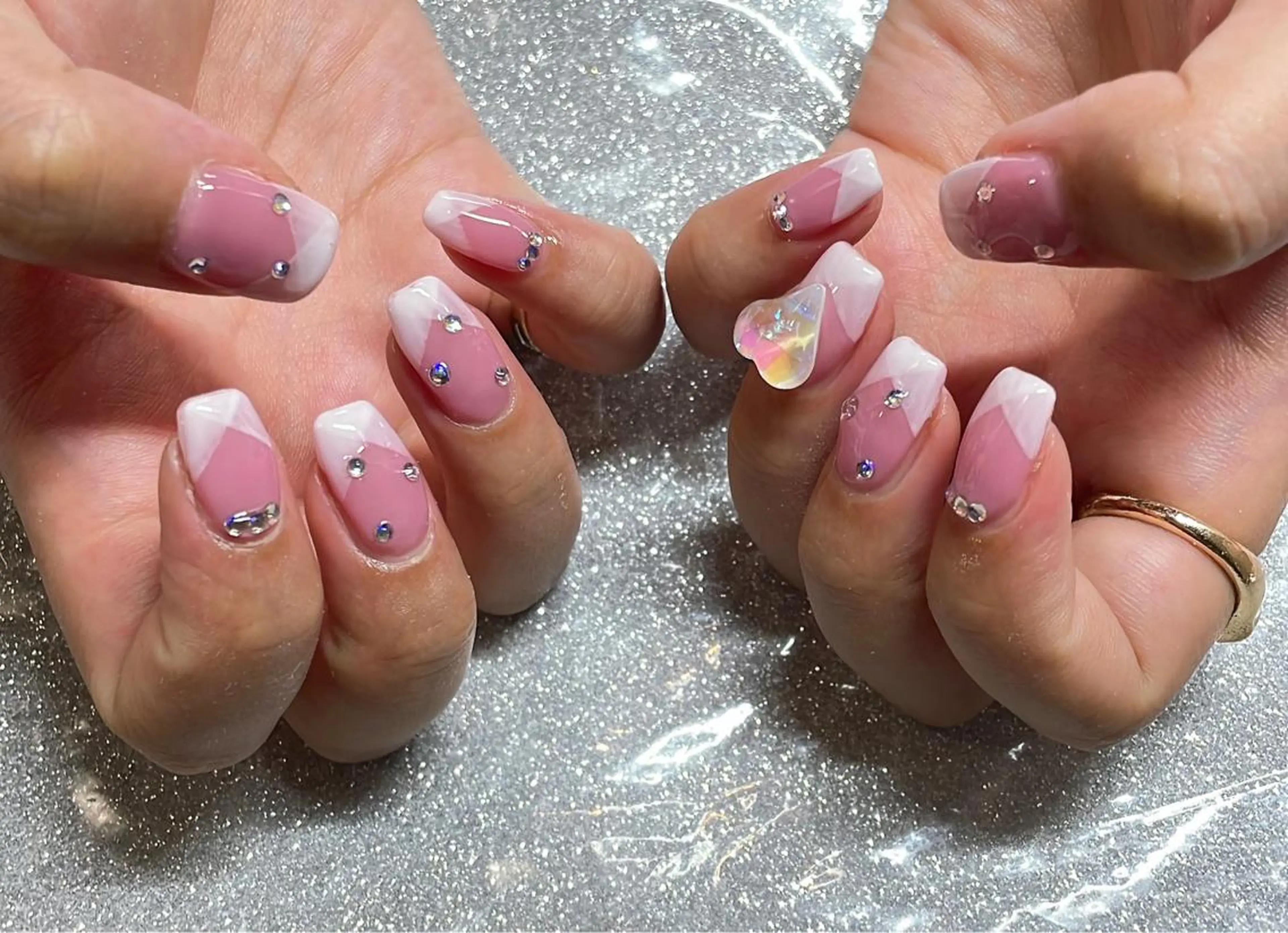 ネイル ハンドネイル VIERU 🌈🎀💖のネイルデザイン