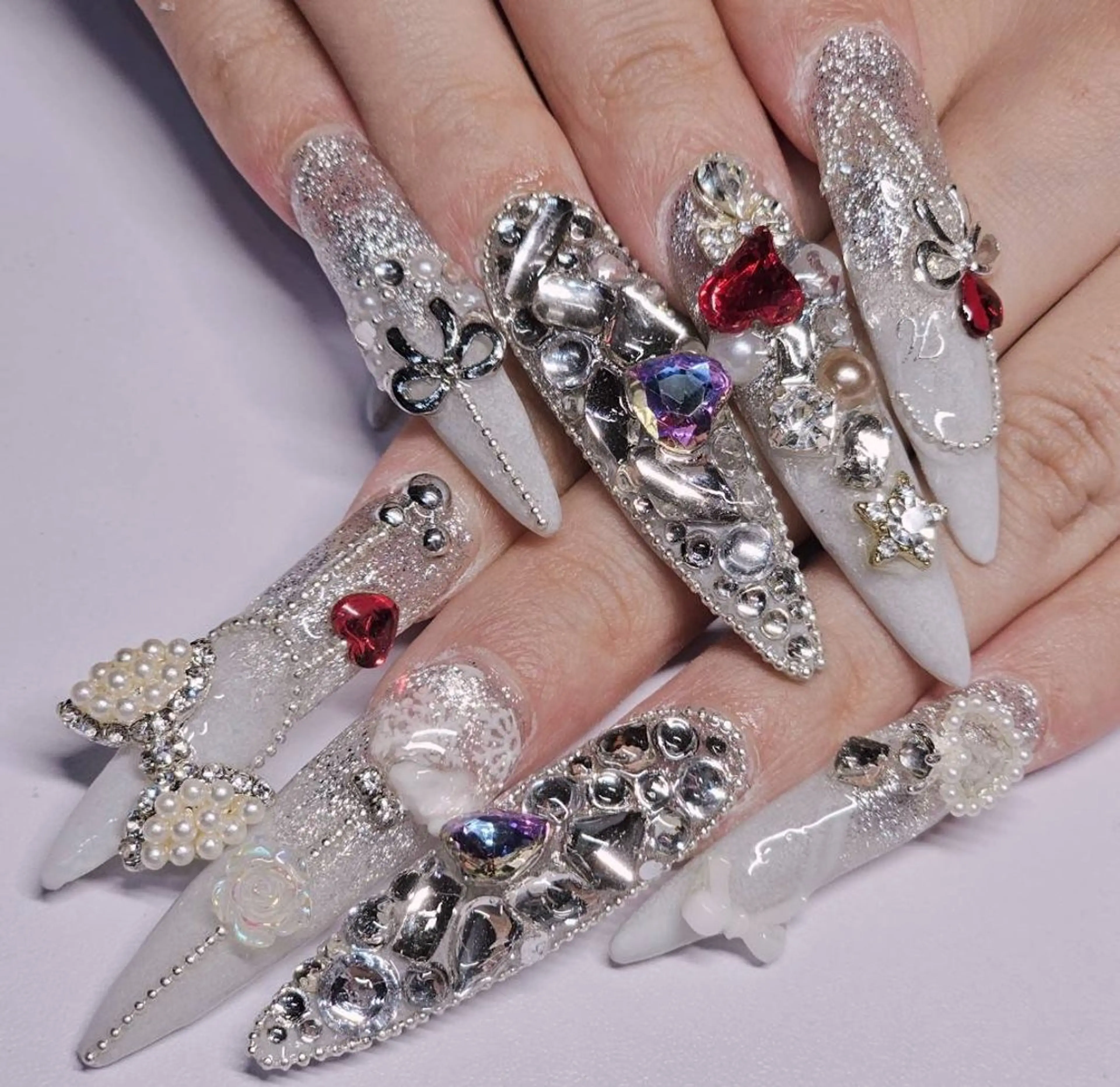 ネイル グラデーション キラキラネイル ラメ(グリッター) シルバー ホワイト ハンドネイル よしだ ひろきのネイルデザイン