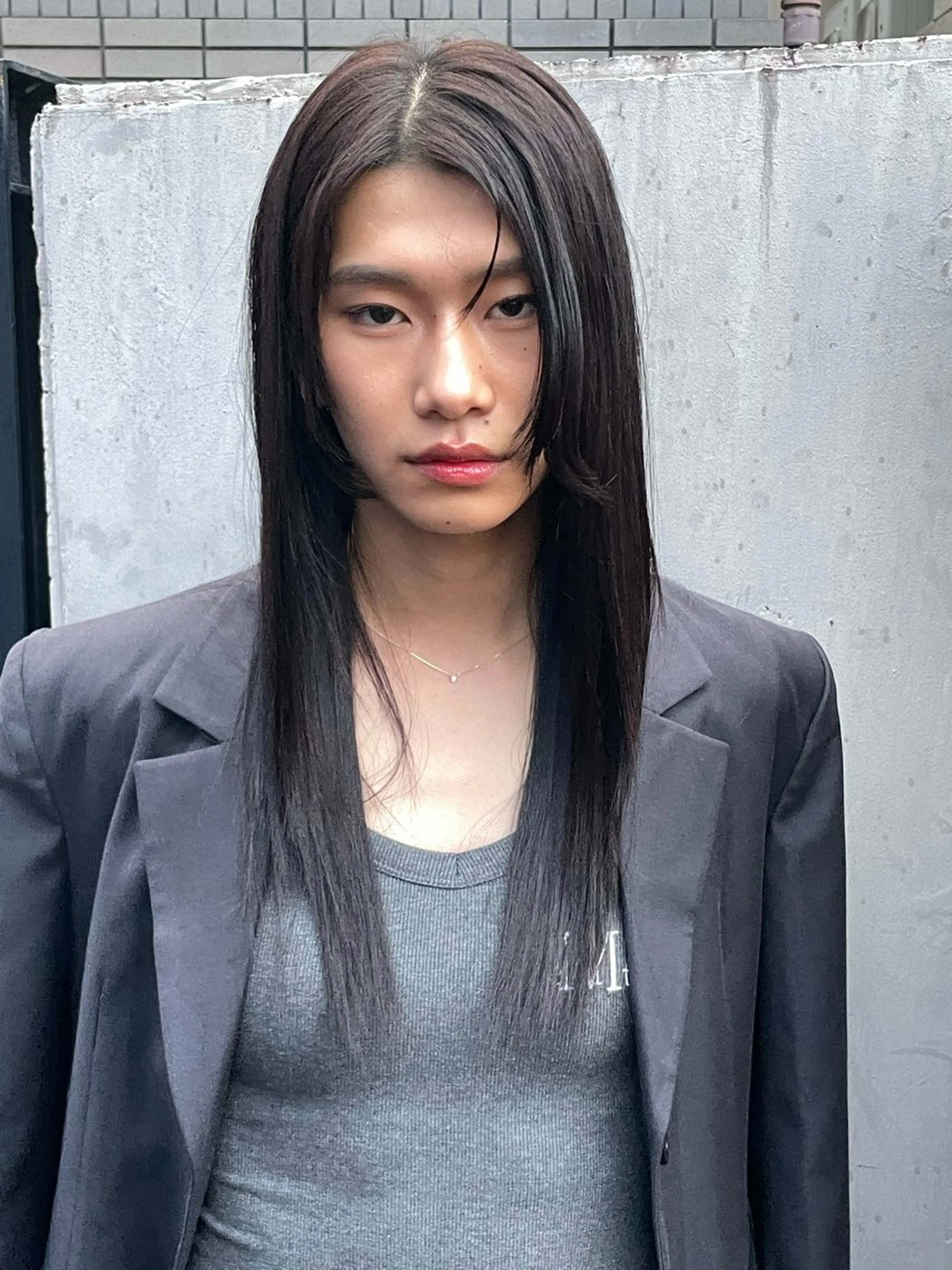 ロング カラー パーマ 黒髪 ブルーカラー ブルーブラック ケアカラー 髪質改善 ヘアカラー 縮毛矯正 表参道/ハイライト 髪質改善ストレートのヘアスタイル