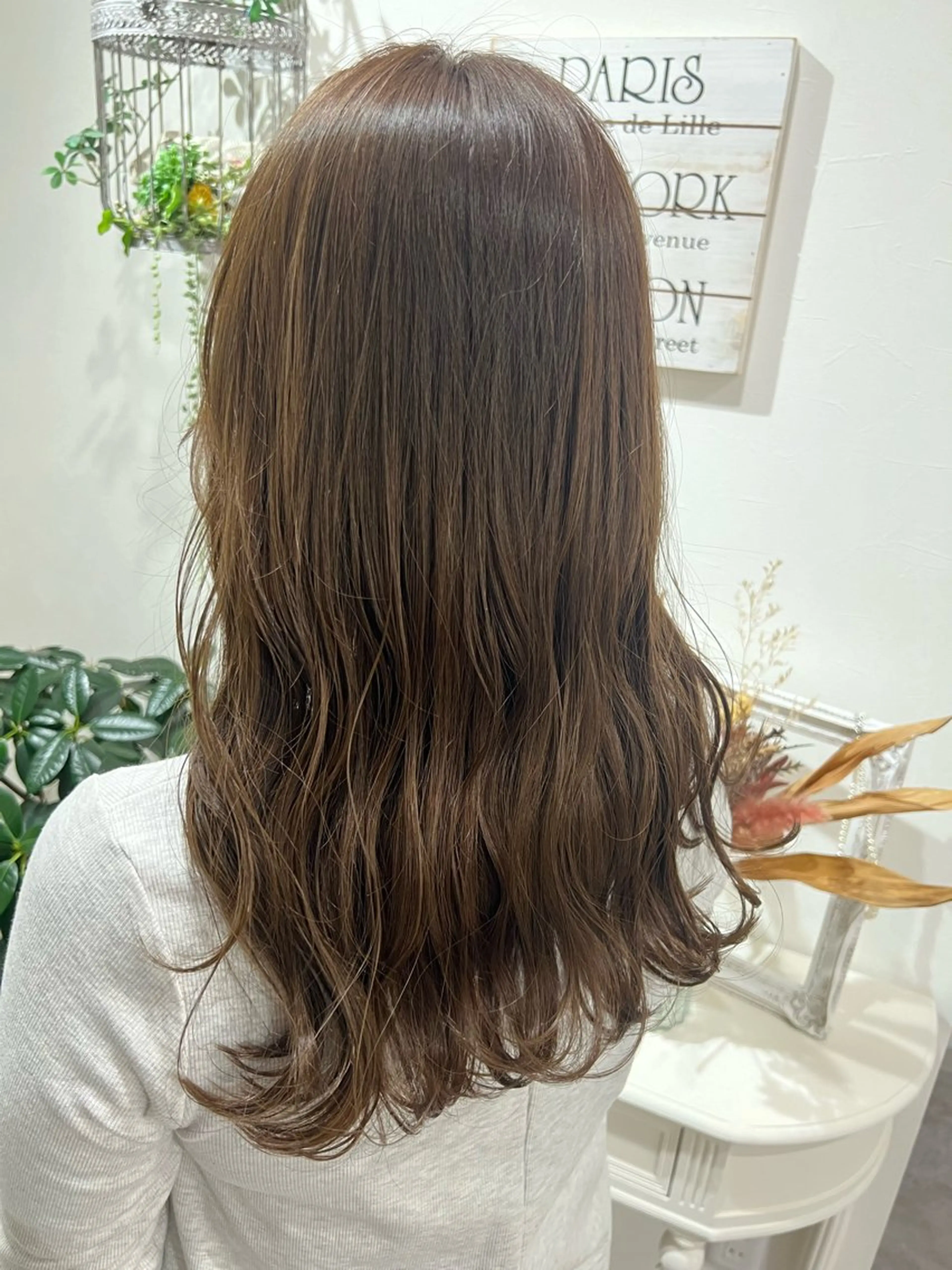 セミロング カット ヘアカラー 縮毛矯正 トリートメント 井上 美春のヘアスタイル