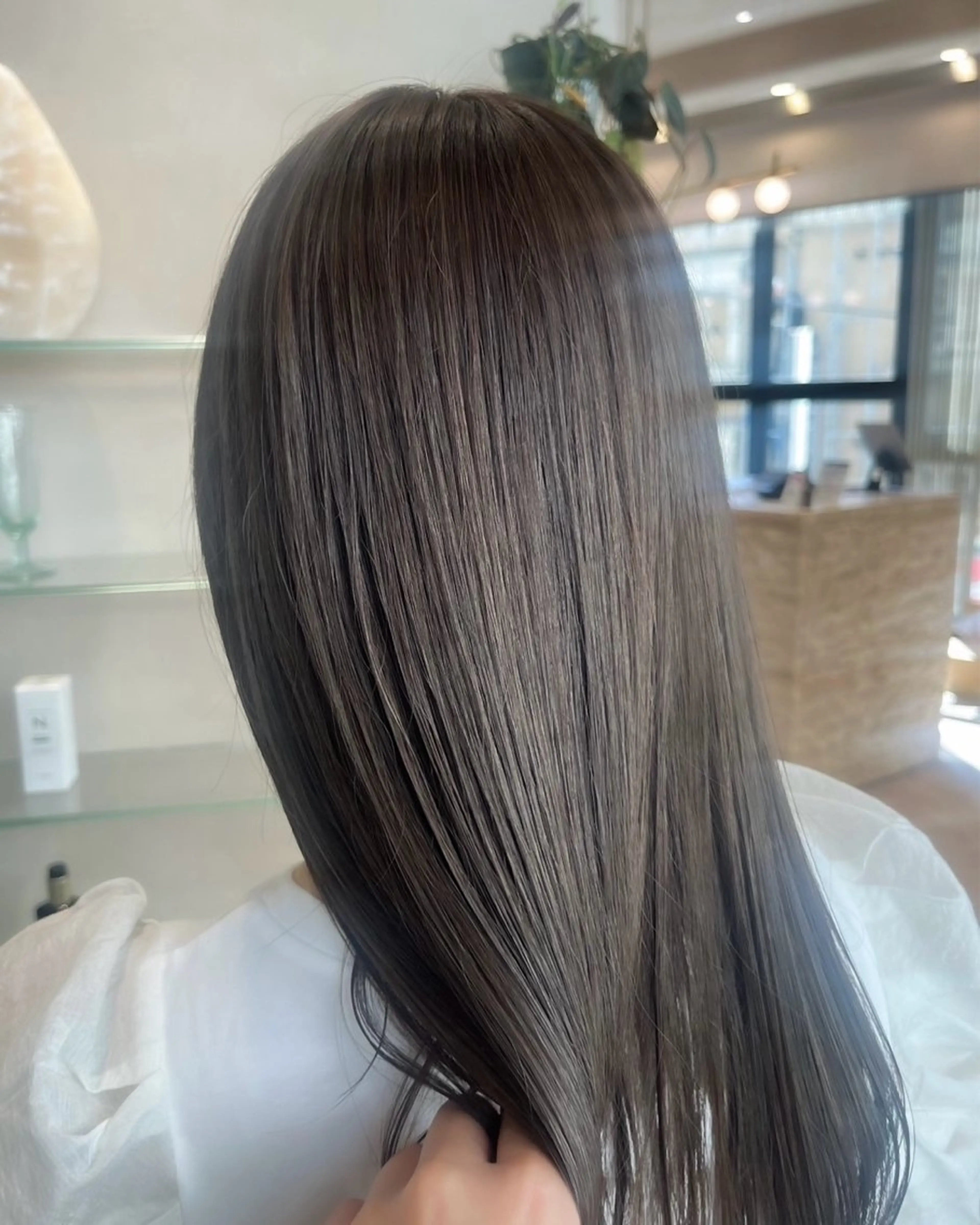 ミディアム カラー ブリーチ 透明感カラー オリーブグレー 渋谷/レイヤーボブ・ 韓国ボブ特化/楓のヘアスタイル