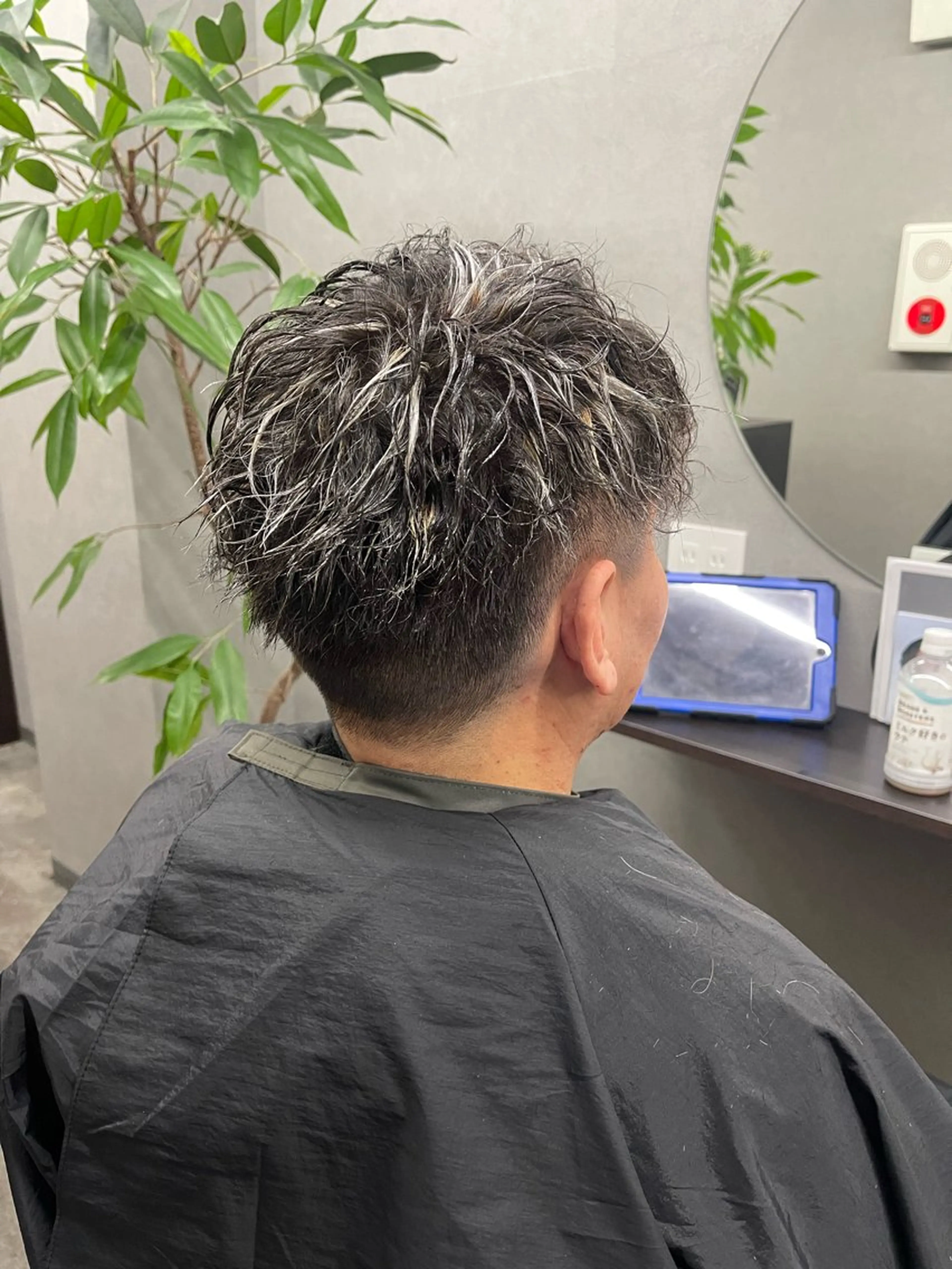 ショート カラー パーマ ヘアアレンジ メンズ キッズ メンズハイライト メンズメッシュ メンズパーマ メンズツイストパーマ ツイストスパイラルパーマ カット ヘアカラー パーマ ✨最強美容師✨ 💙にっしー西村💙のヘアスタイル