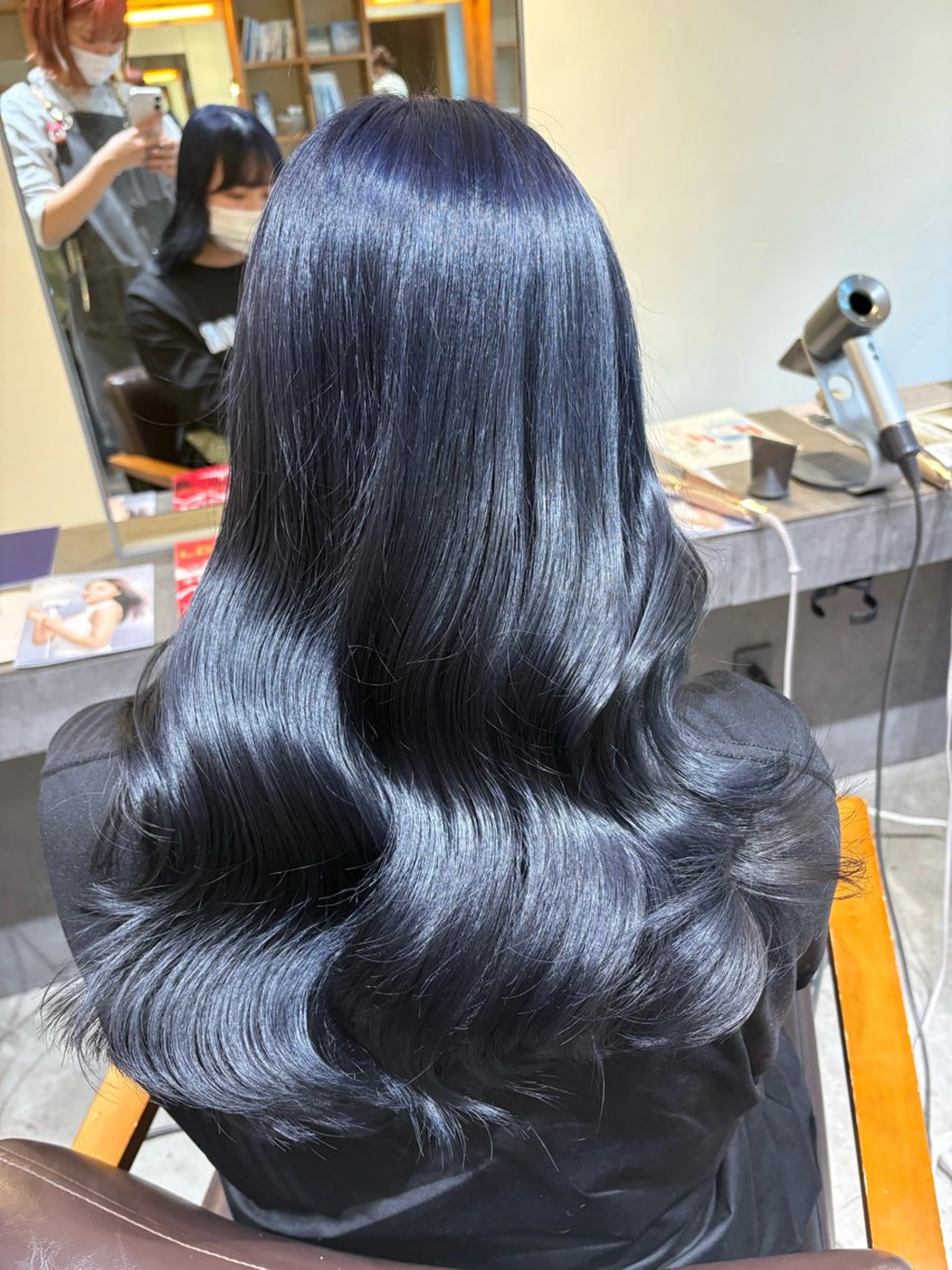 ロング カラー 黒髪 ブリーチ ブルーカラー ブルーブラック 韓国風ヘア カット ヘアカラー 美容室fuhcoh下関店所属・熊谷 鈴のヘアスタイル