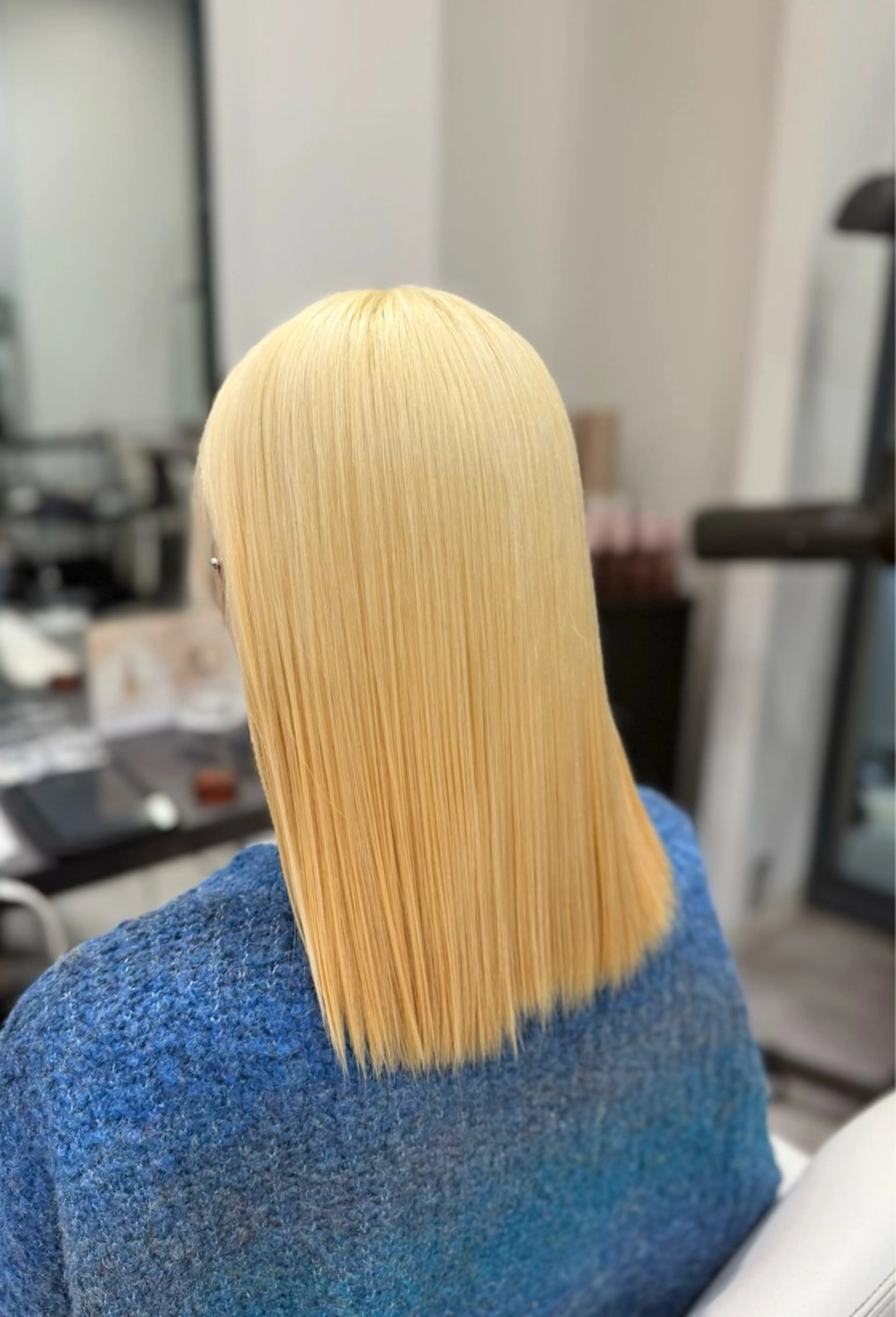 セミロング カラー ベージュカラー ブリーチ ケアブリーチ 透明感カラー デザインカラー ヘアカラー ハイトーン/髪質改善 🦋KASUGA🖤のヘアスタイル