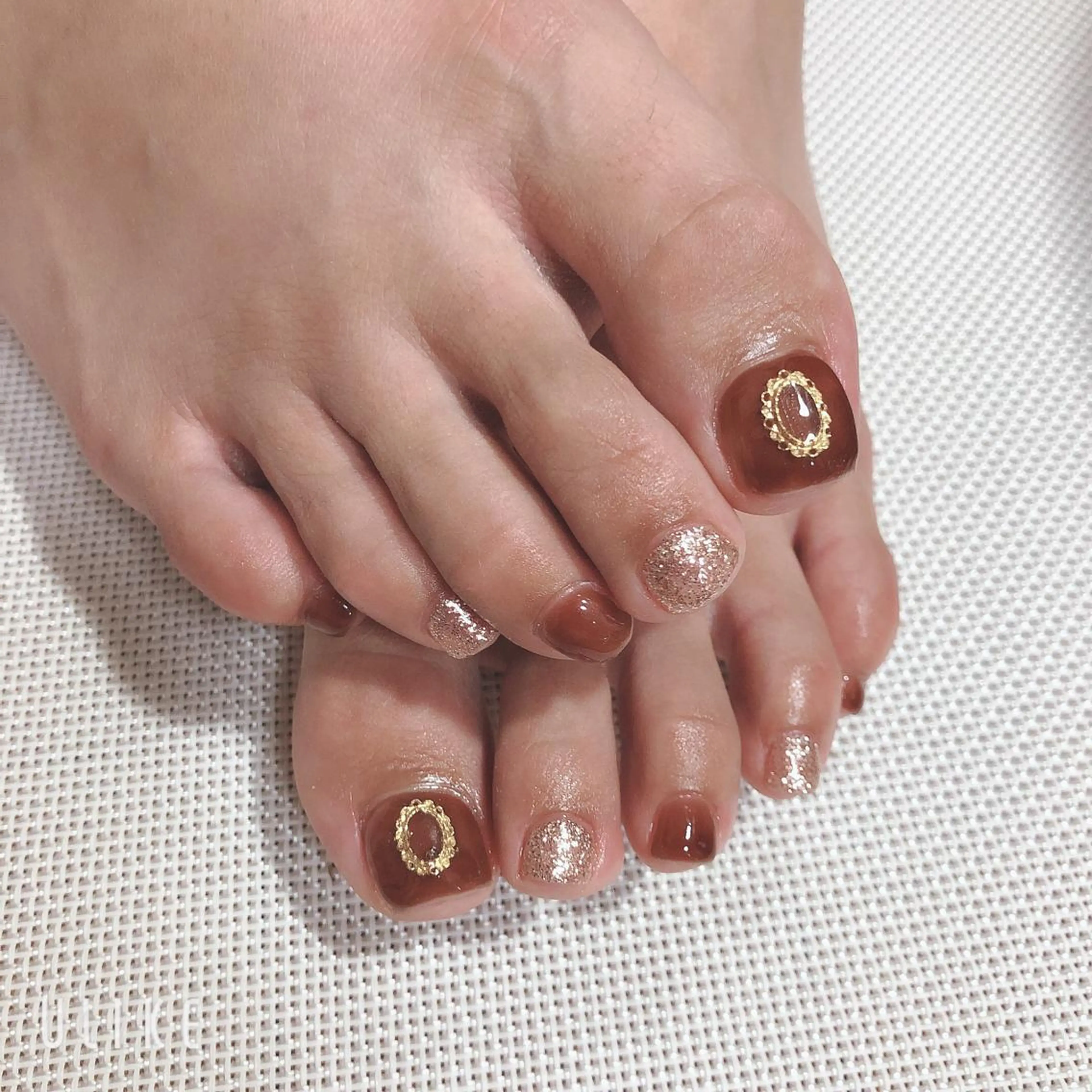 ネイル べっ甲ネイル ゴールド ラメ(グリッター) ピンク nails 🎀meのネイルデザイン