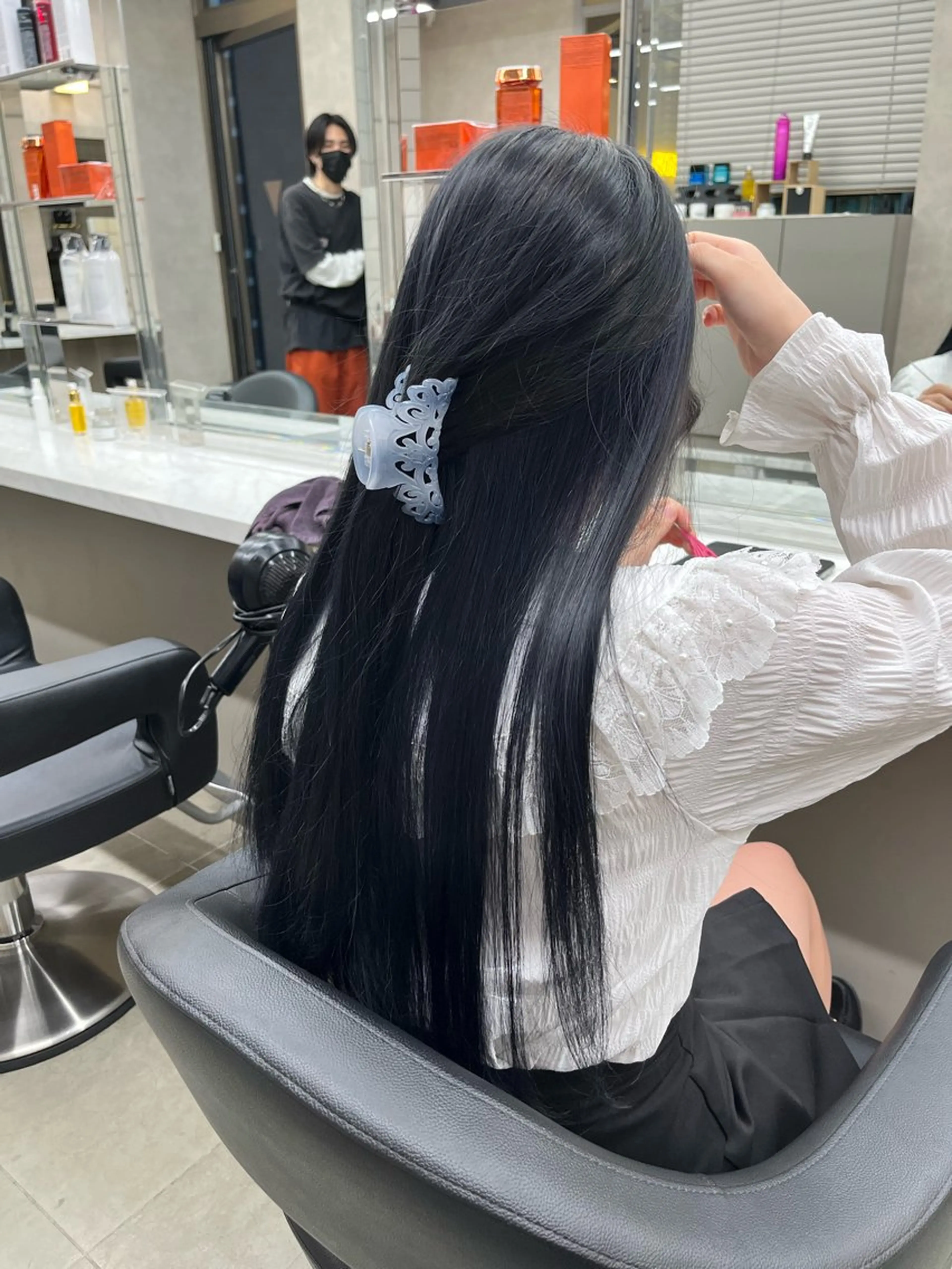 ロング ヘアカラー ヘッドスパ 寒色＆ブリーチ特化 寒色MiOのヘアスタイル