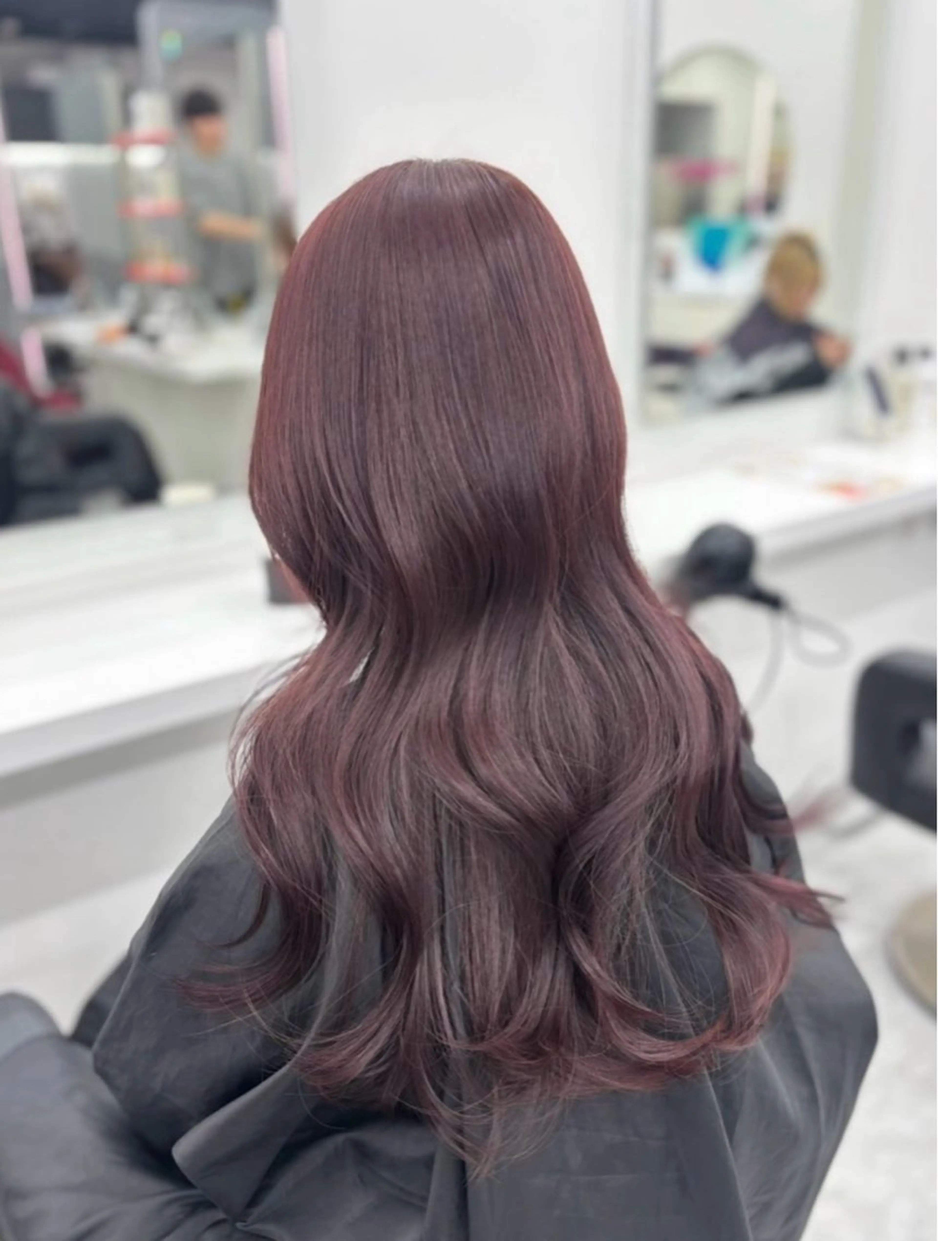 ロング カラー 石川 莉汐のヘアスタイル