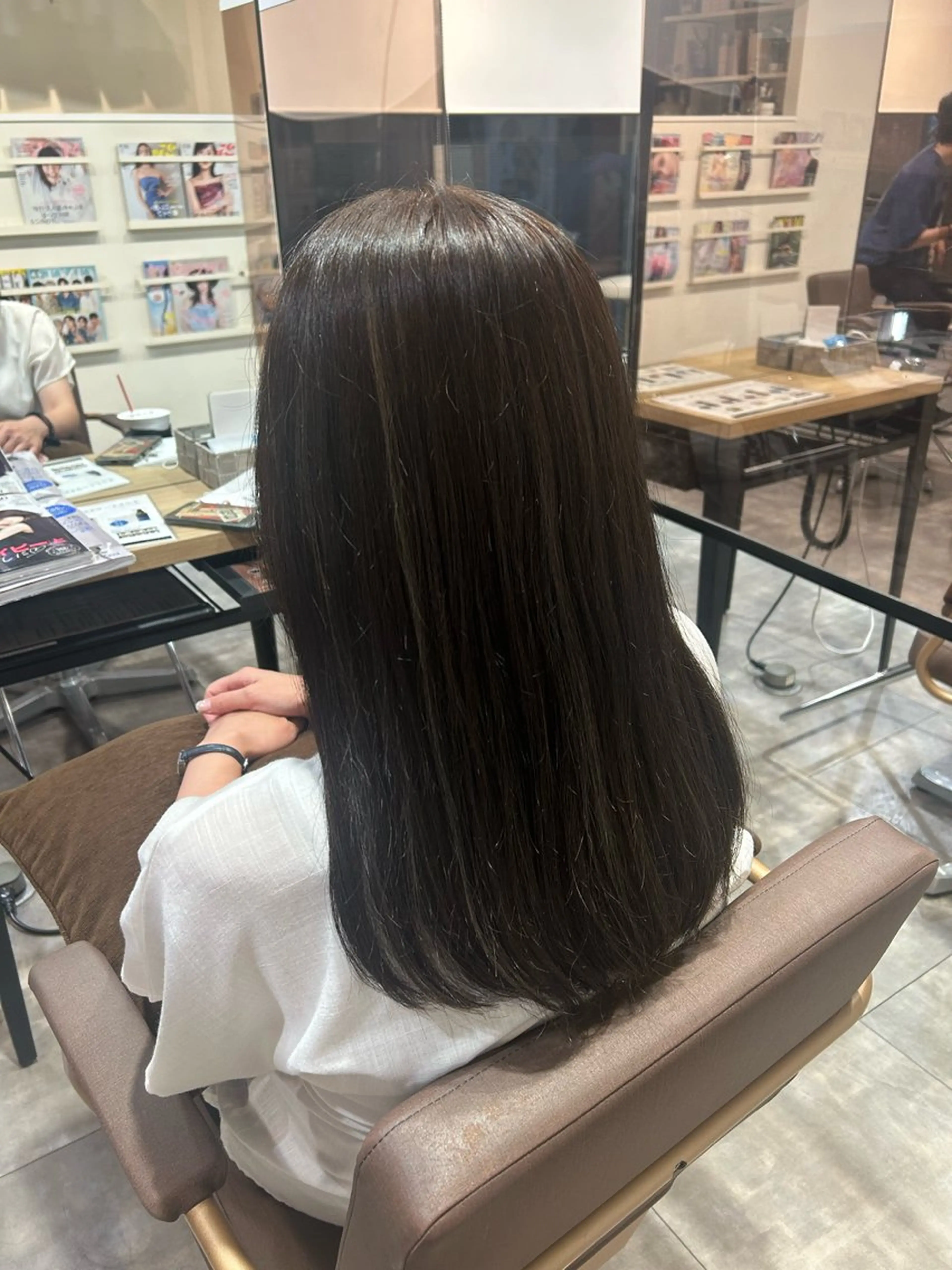 セミロング カラー カット ヘアカラー トリートメント 永田 幸花のヘアスタイル