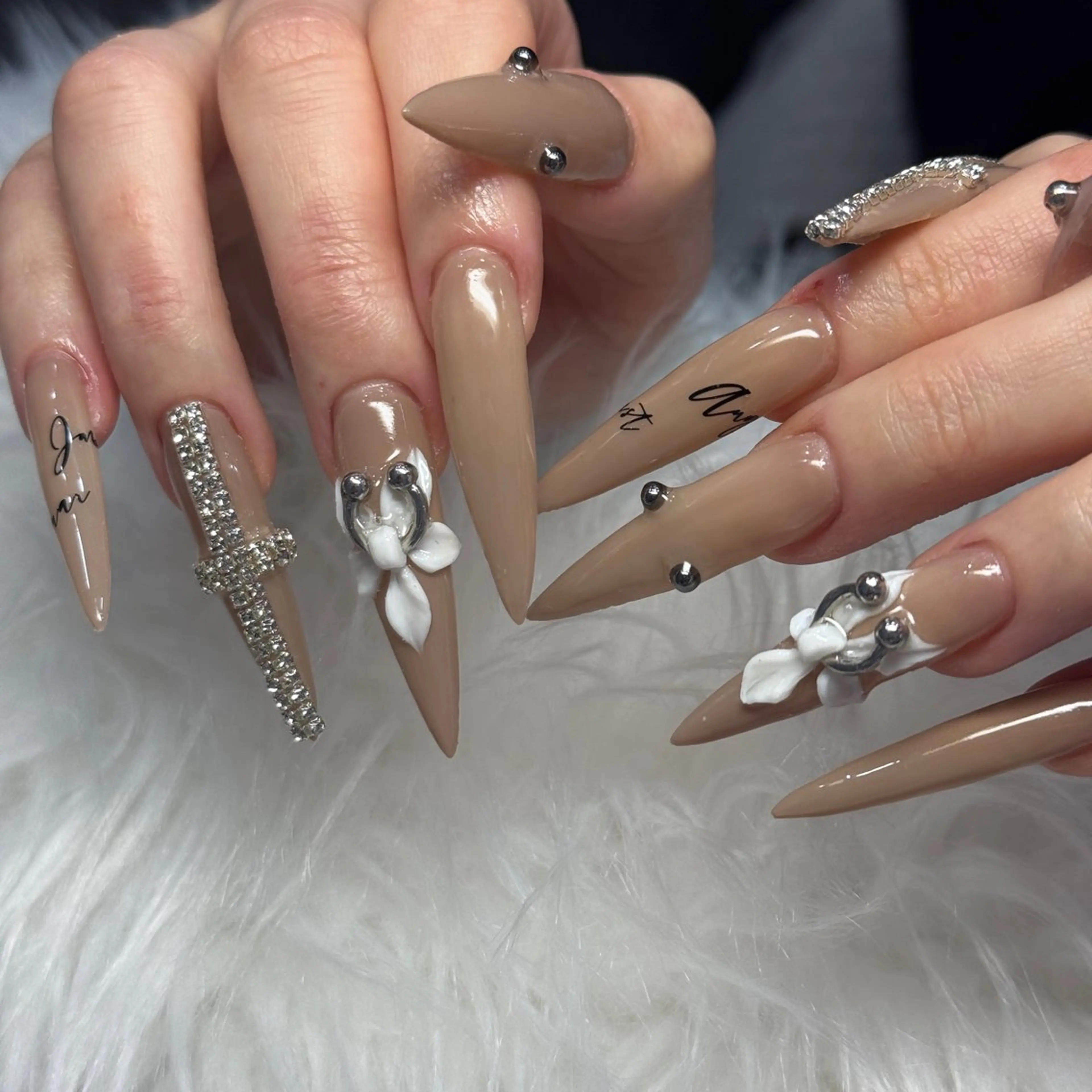 ネイル ハンドネイル ハンドケア hami🎀うかん 🎀チップ長さ出しのネイルデザイン